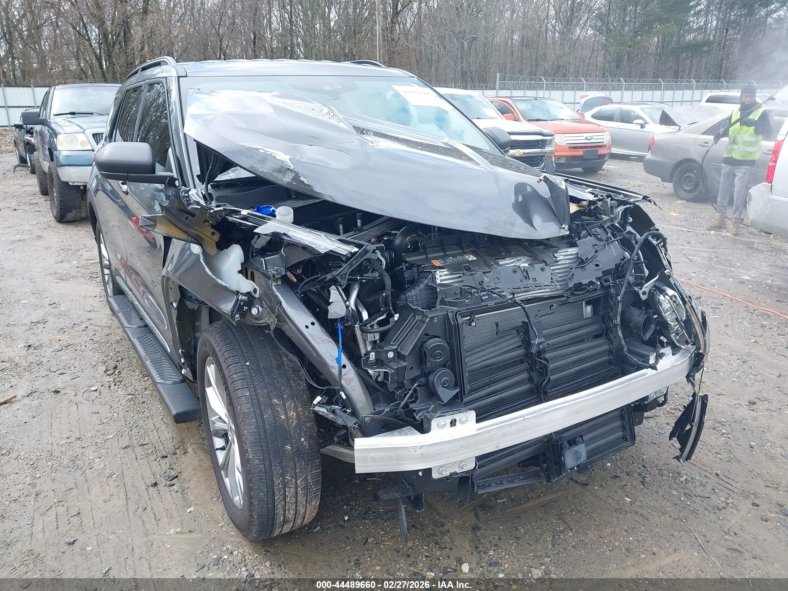 FORD EXPLORER image 6