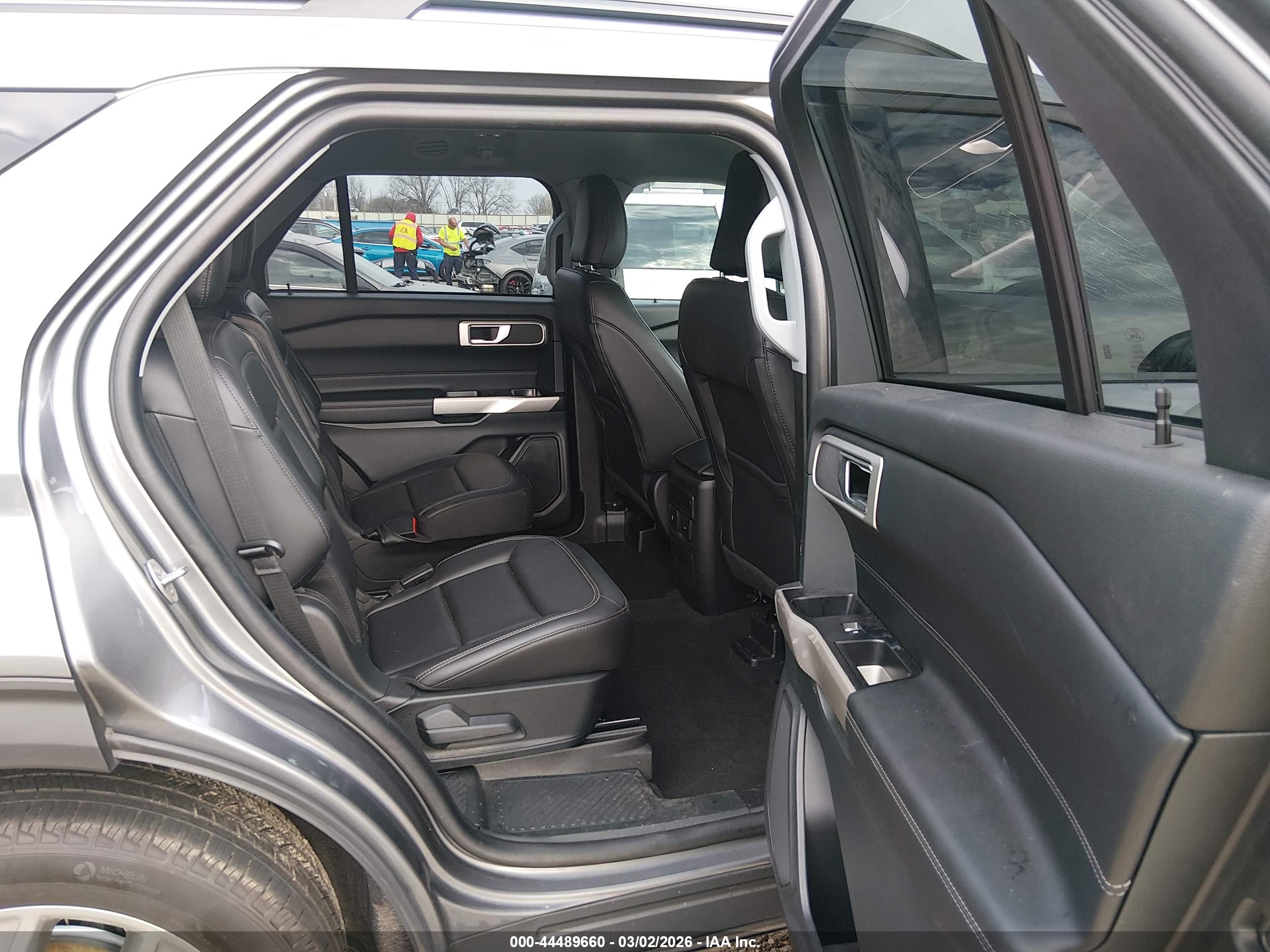 FORD EXPLORER image 8