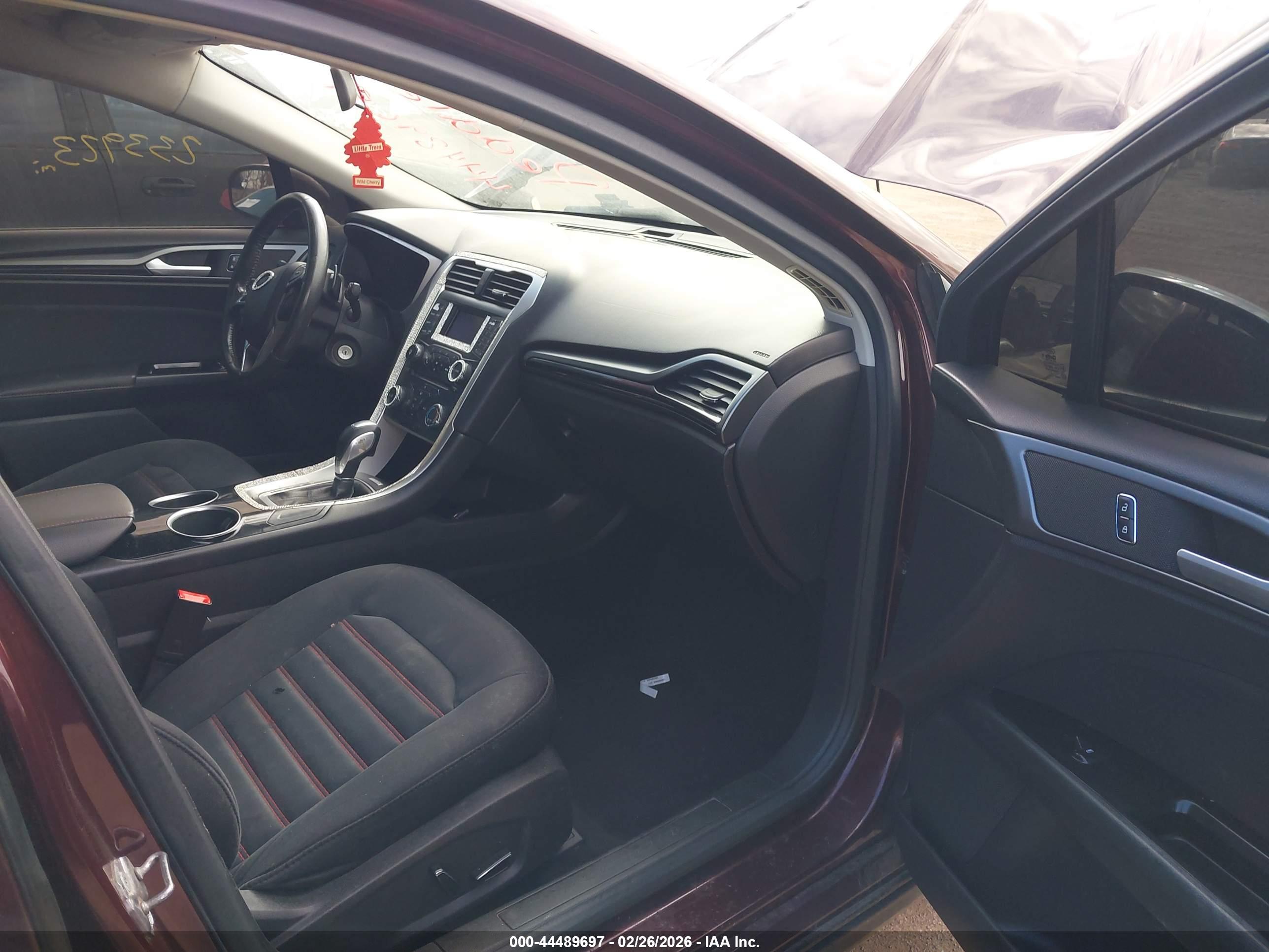 FORD FUSION image 5