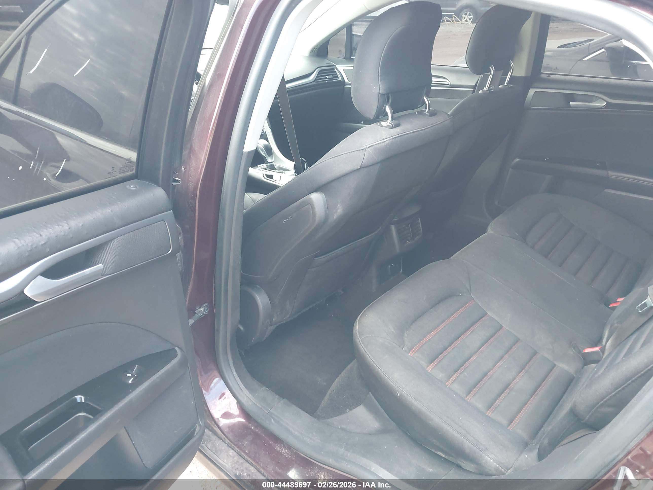 FORD FUSION image 8