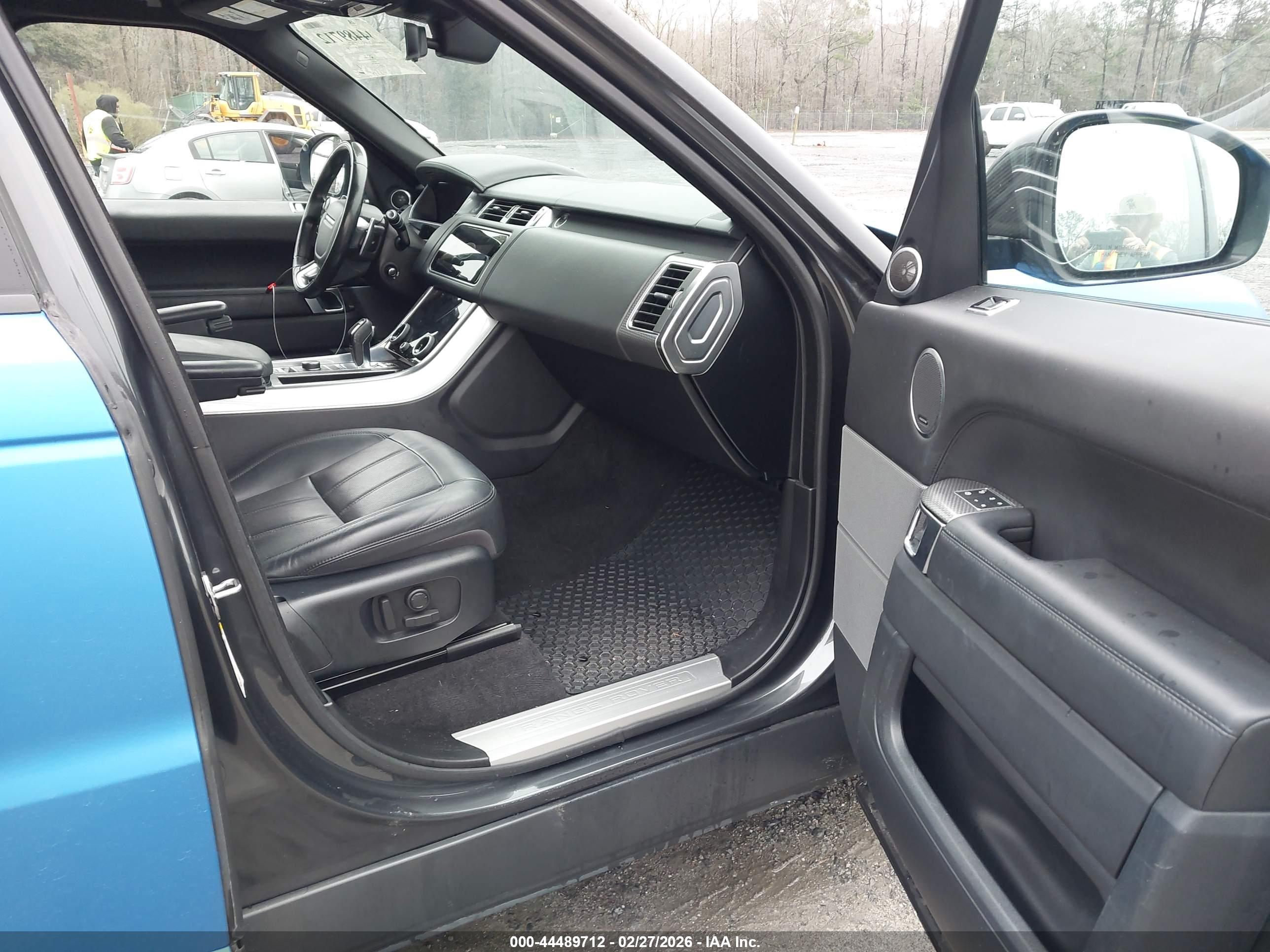 LAND ROVER image 5