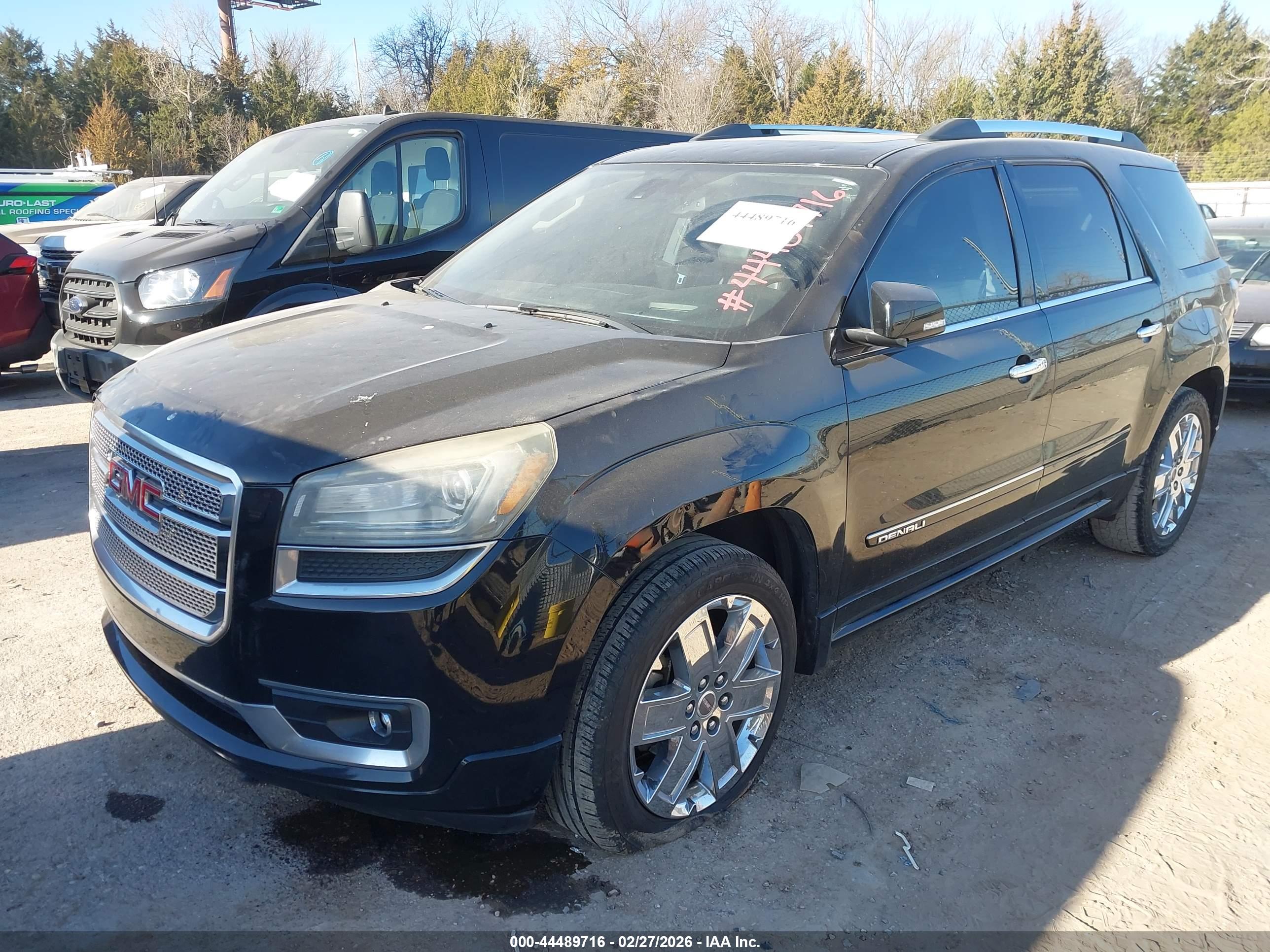 GMC ACADIA image 2