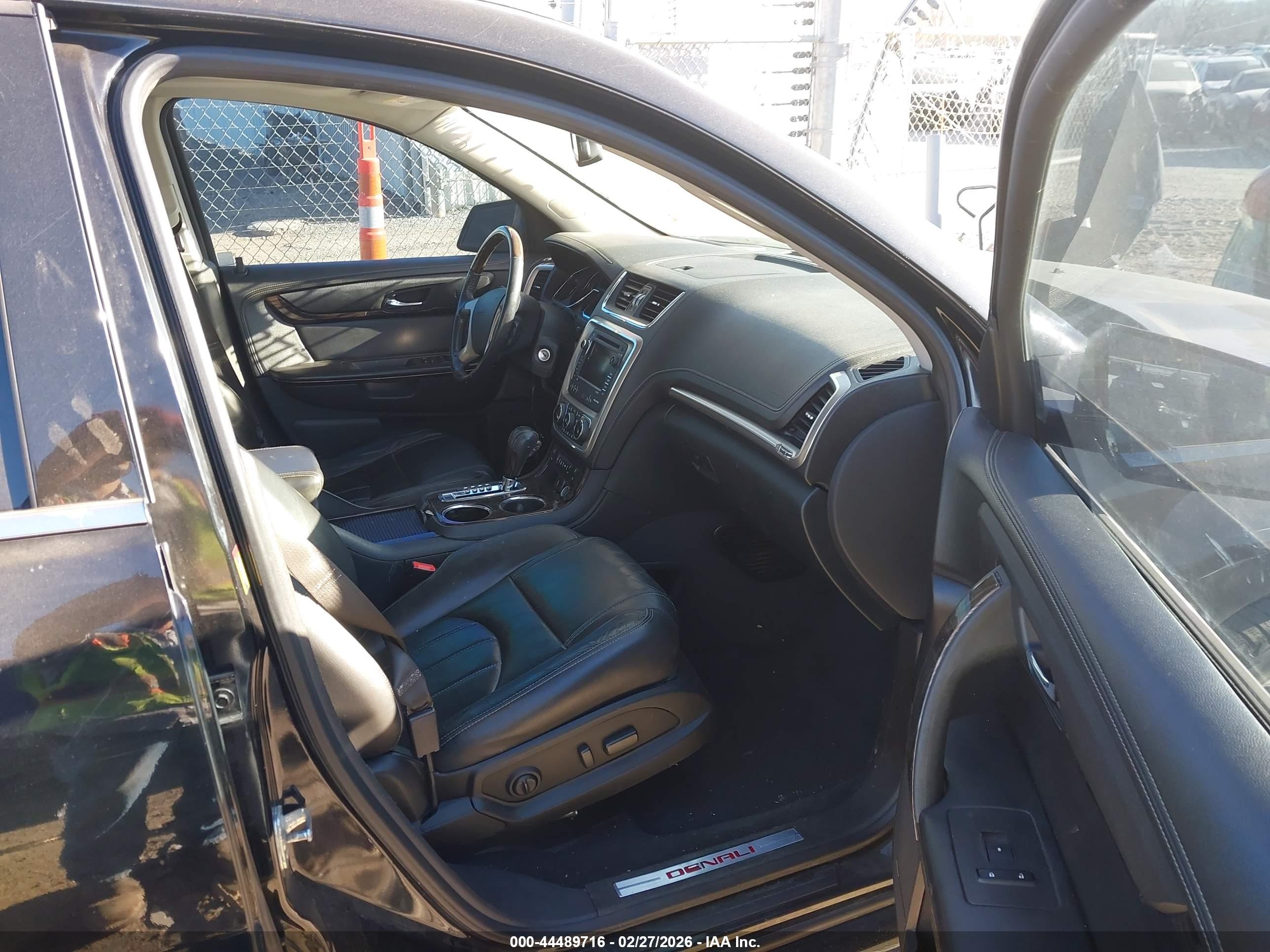 GMC ACADIA image 5