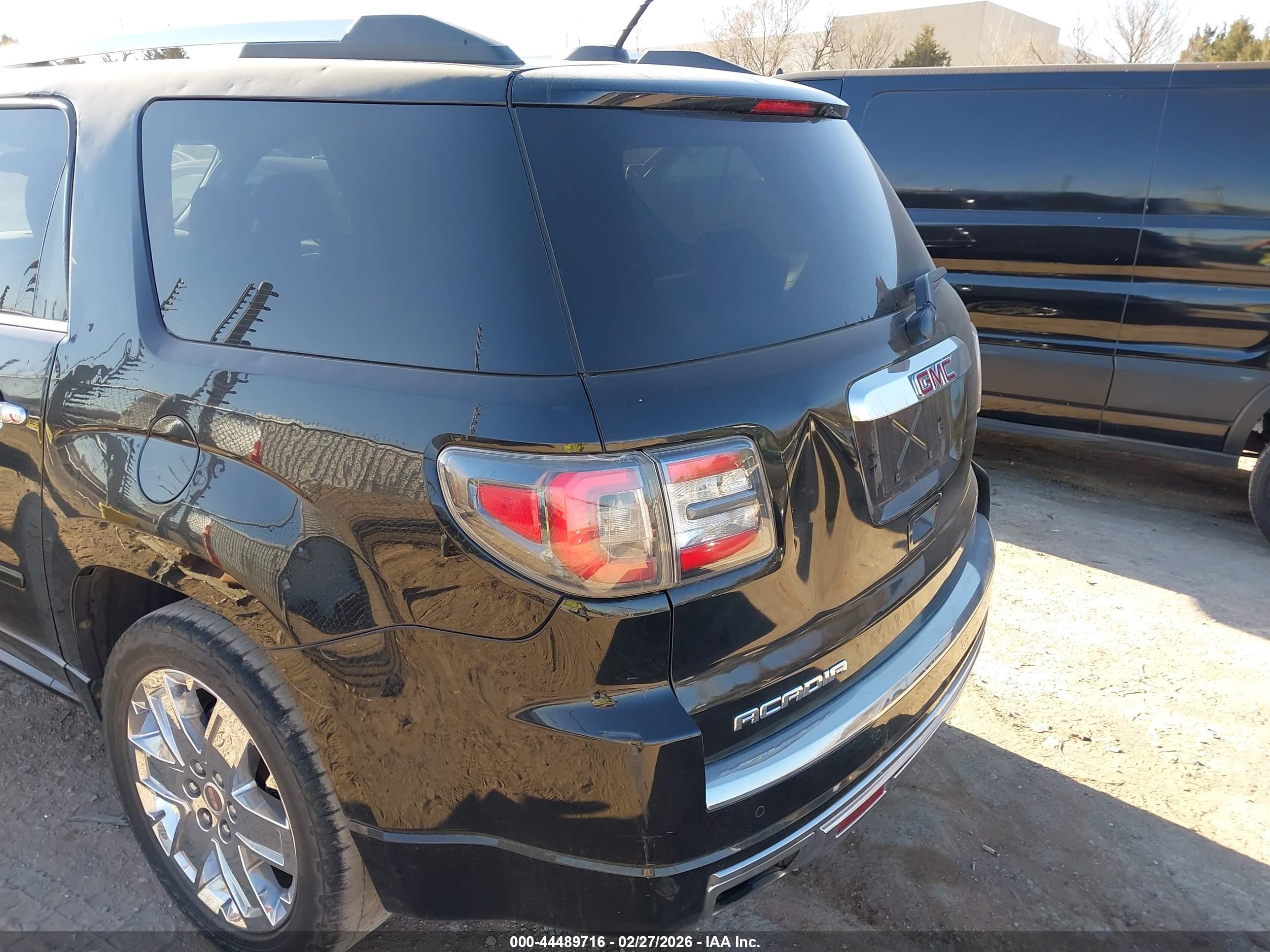 GMC ACADIA image 6