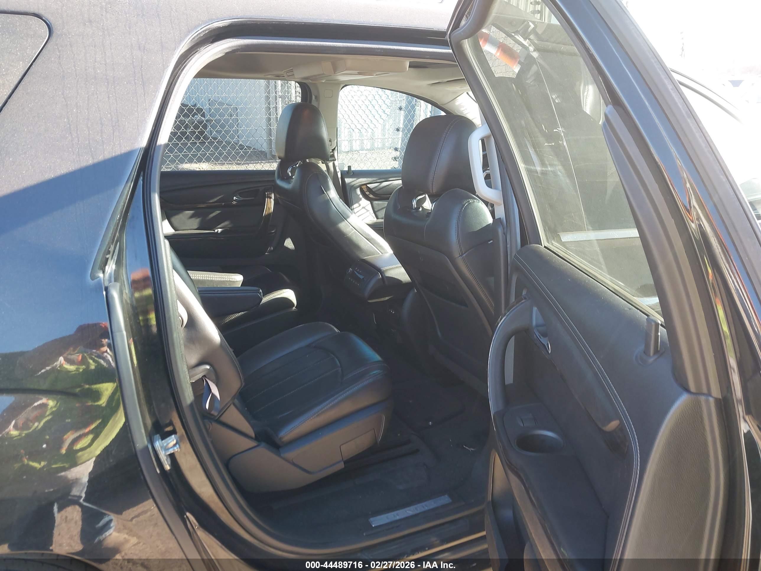 GMC ACADIA image 8