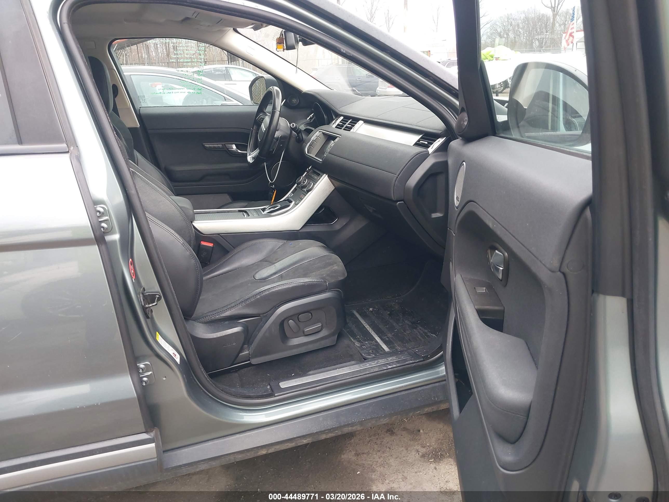 LAND ROVER image 5