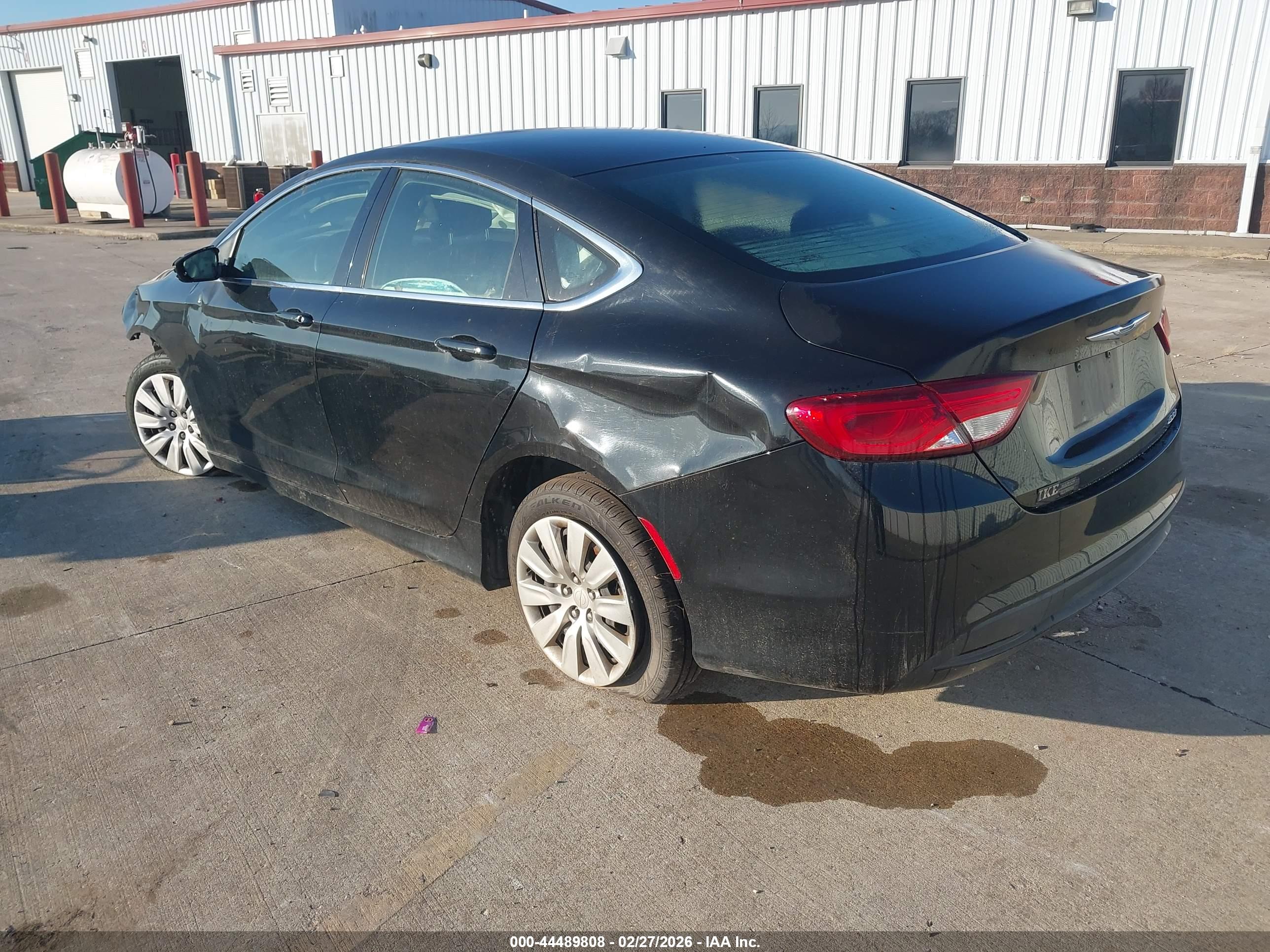 CHRYSLER 200 image 3