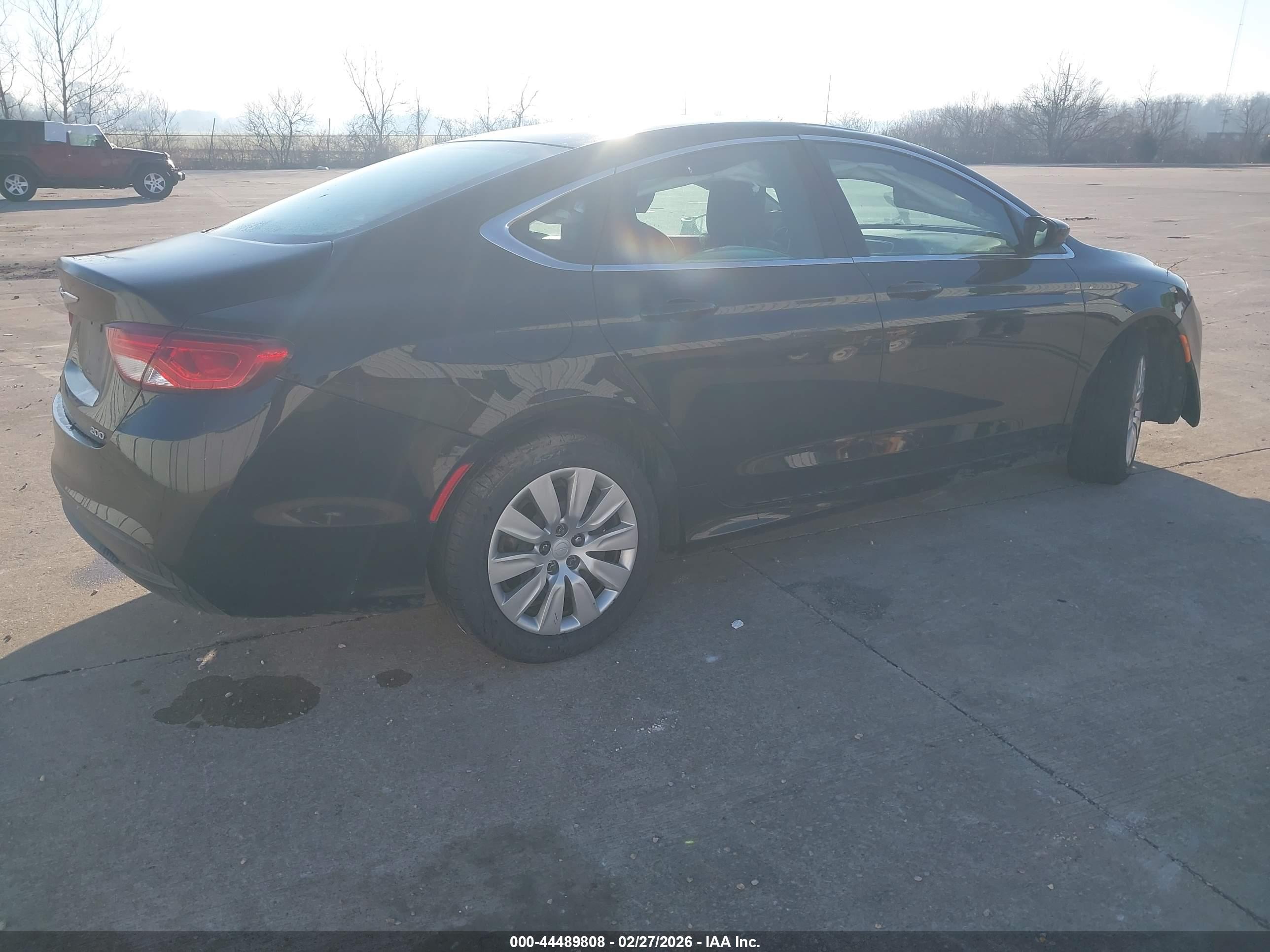 CHRYSLER 200 image 4