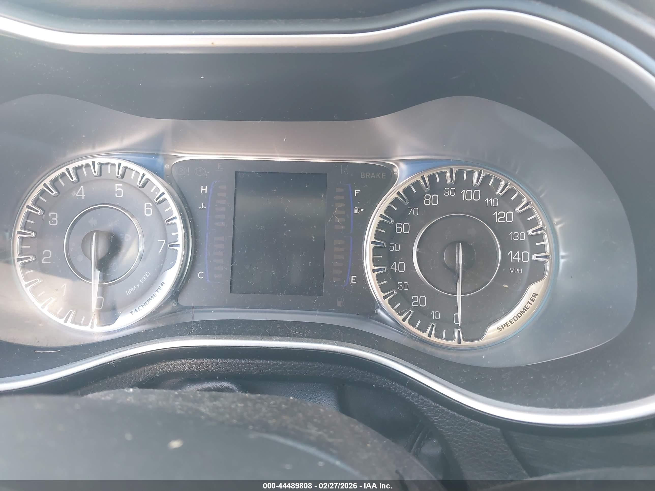 CHRYSLER 200 image 7