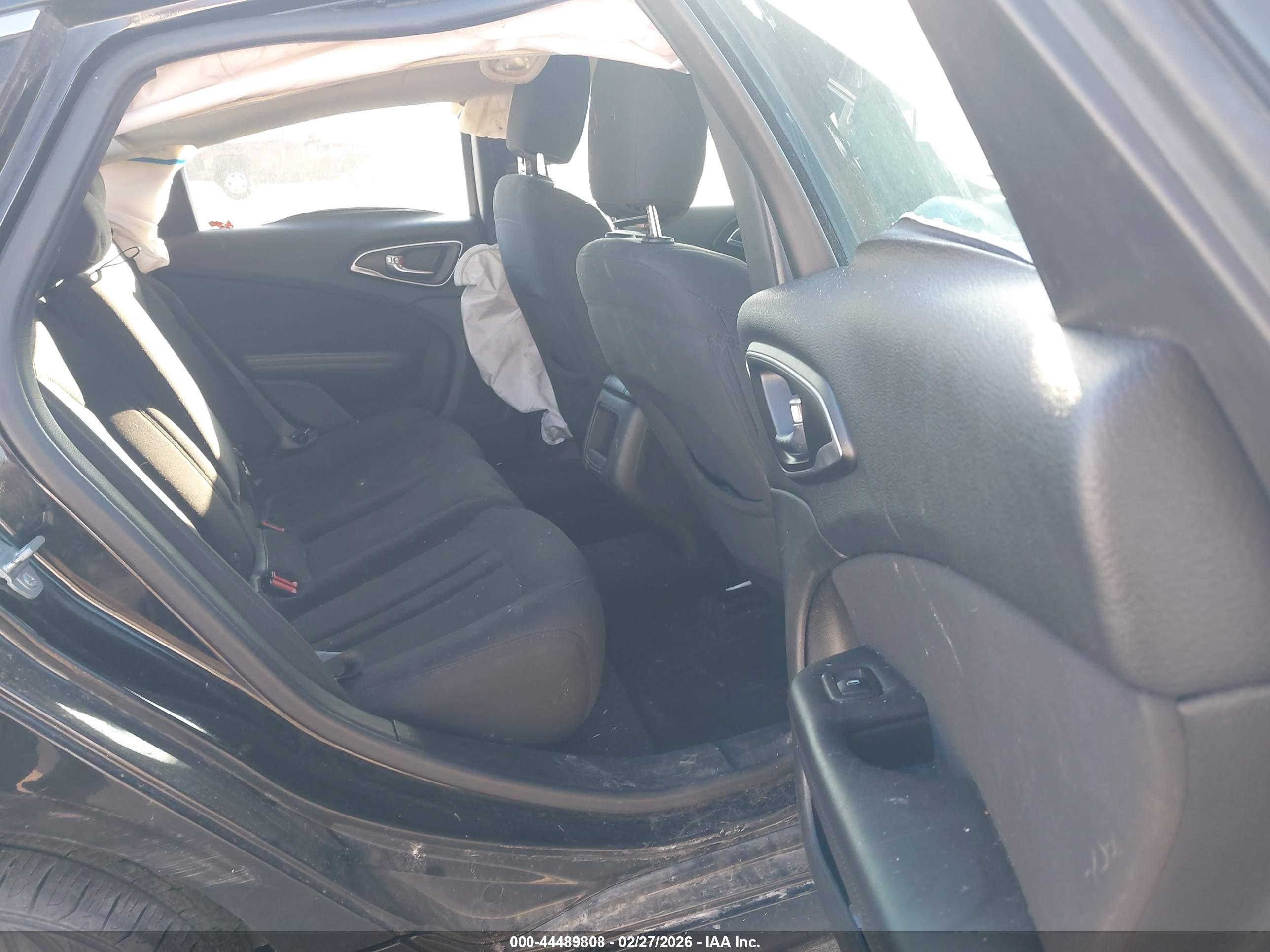 CHRYSLER 200 image 8