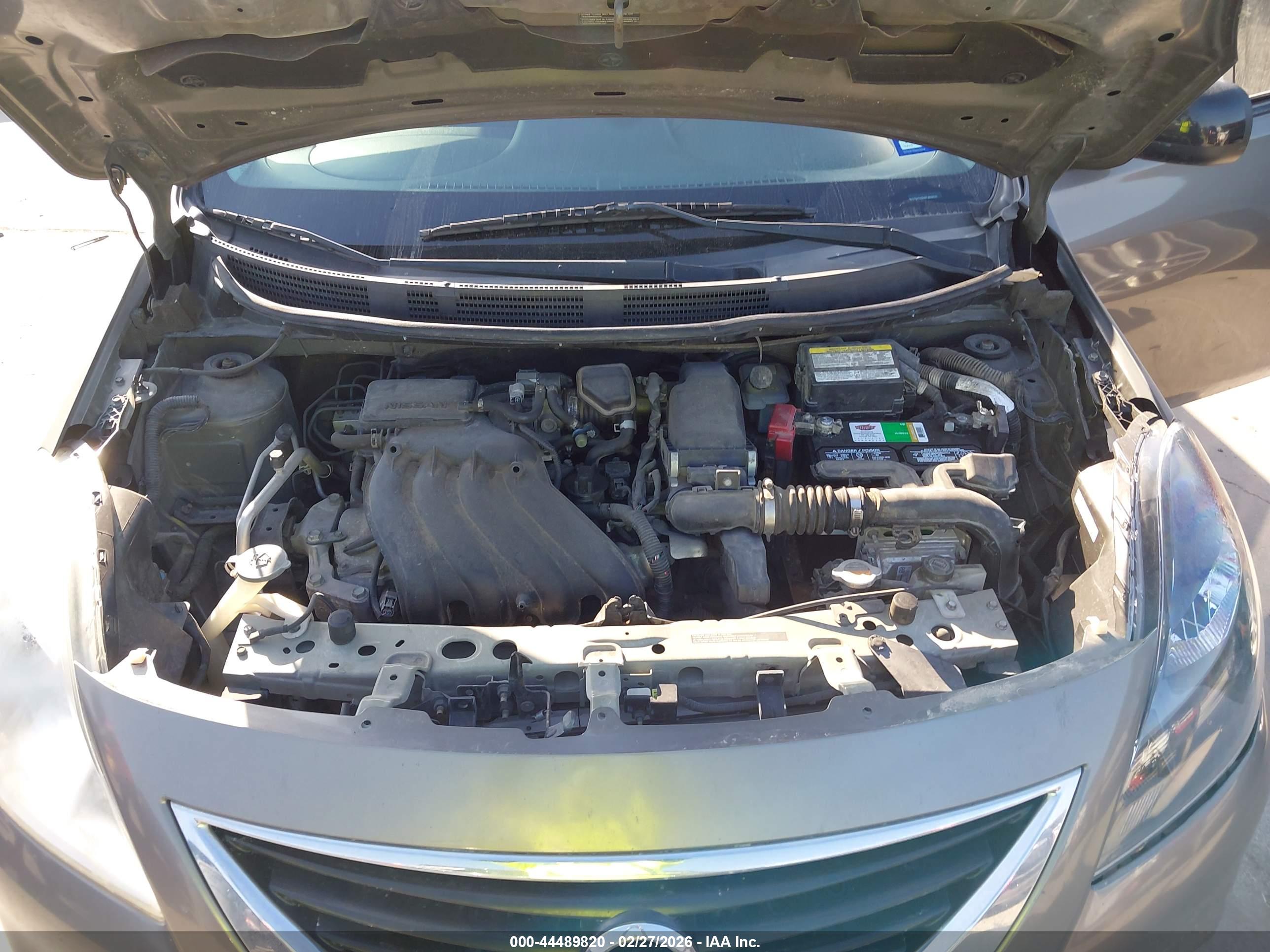 NISSAN VERSA image 10