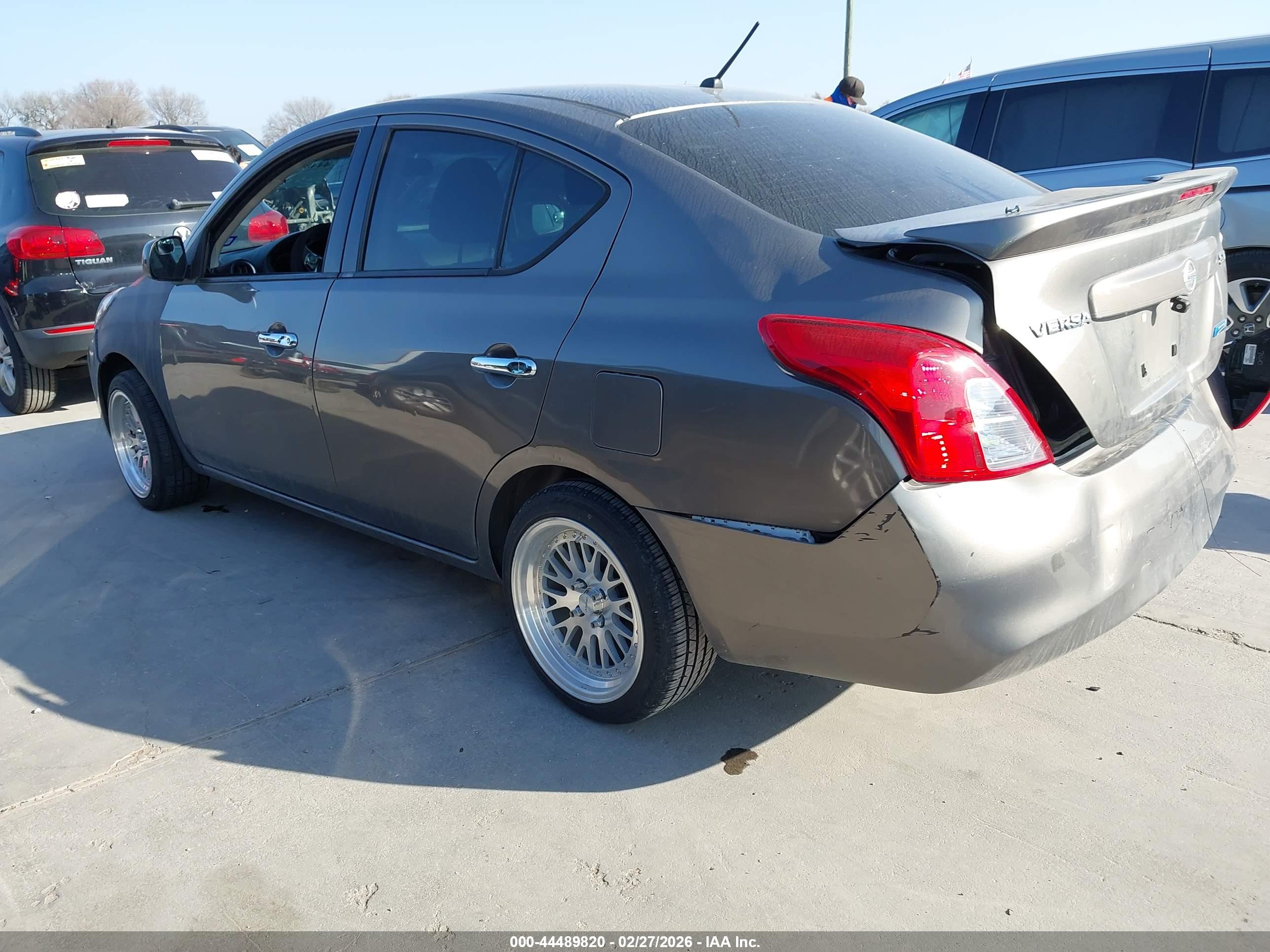 NISSAN VERSA image 3
