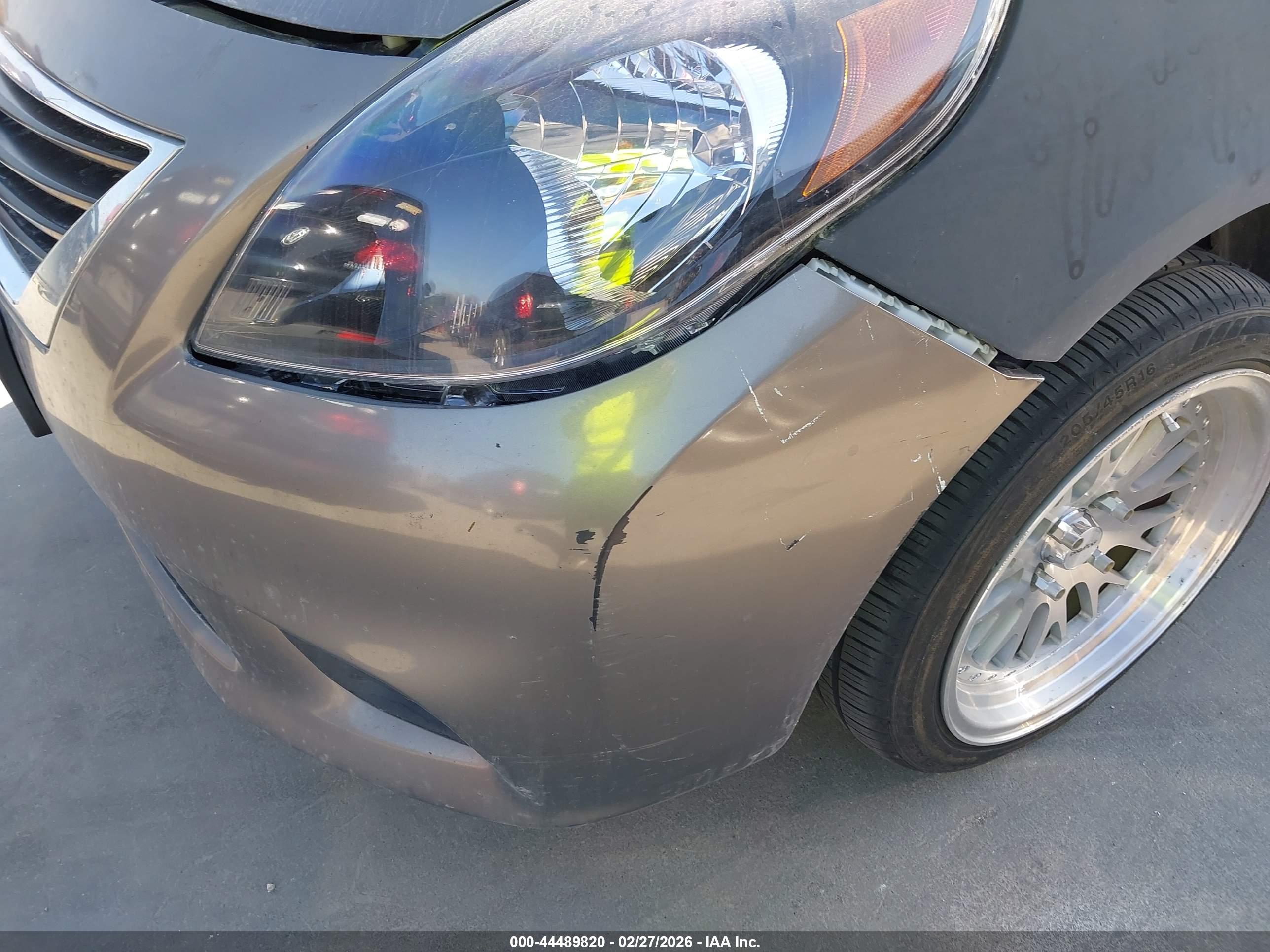 NISSAN VERSA image 6