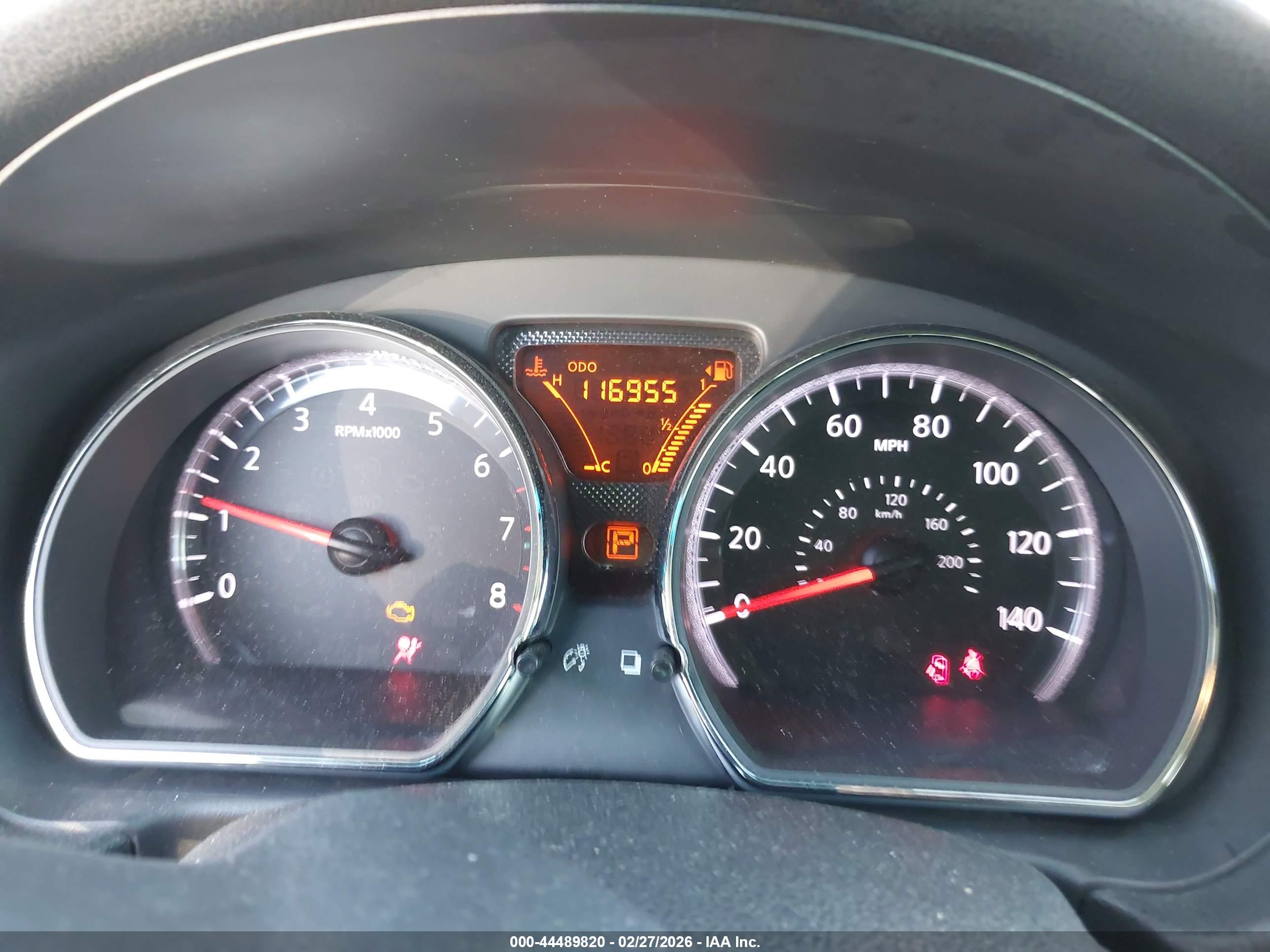 NISSAN VERSA image 7