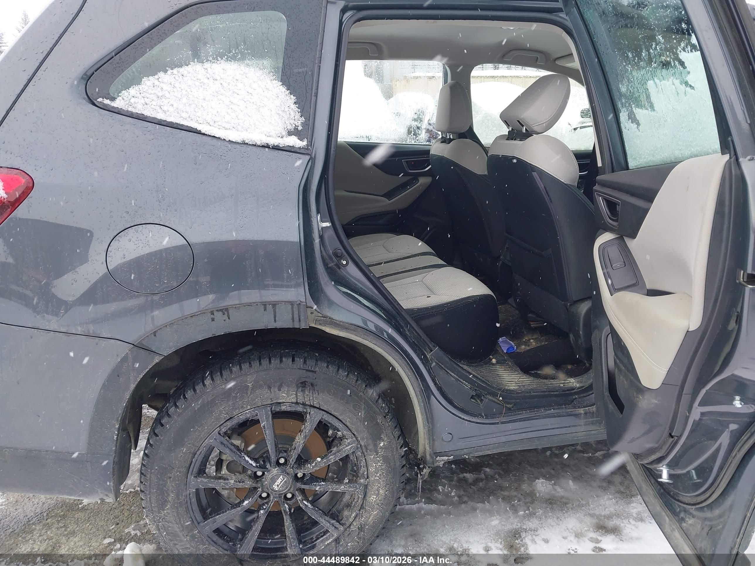 SUBARU FORESTER image 8