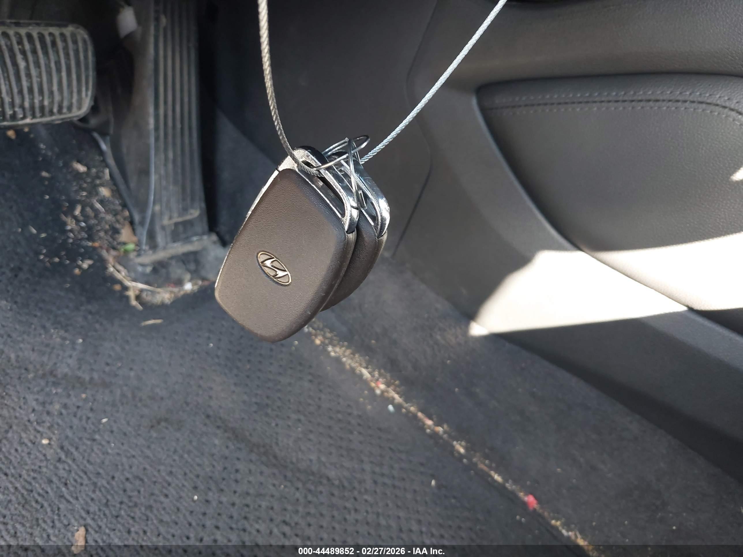 HYUNDAI TUCSON image 11