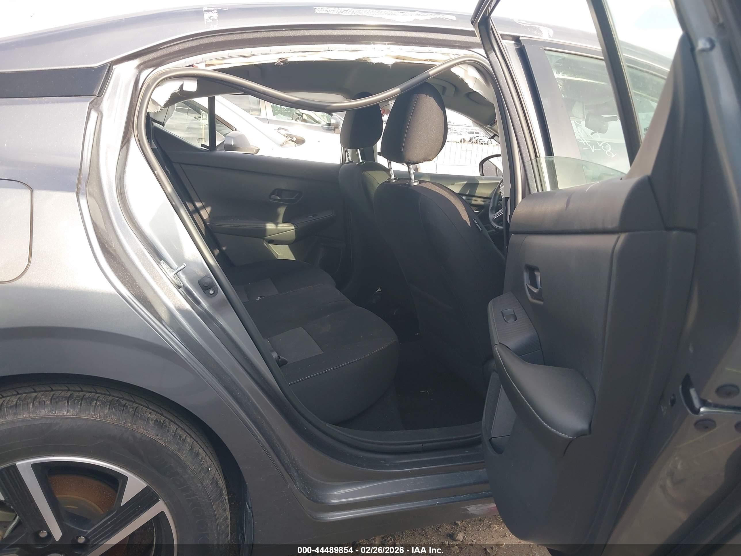 NISSAN SENTRA image 8