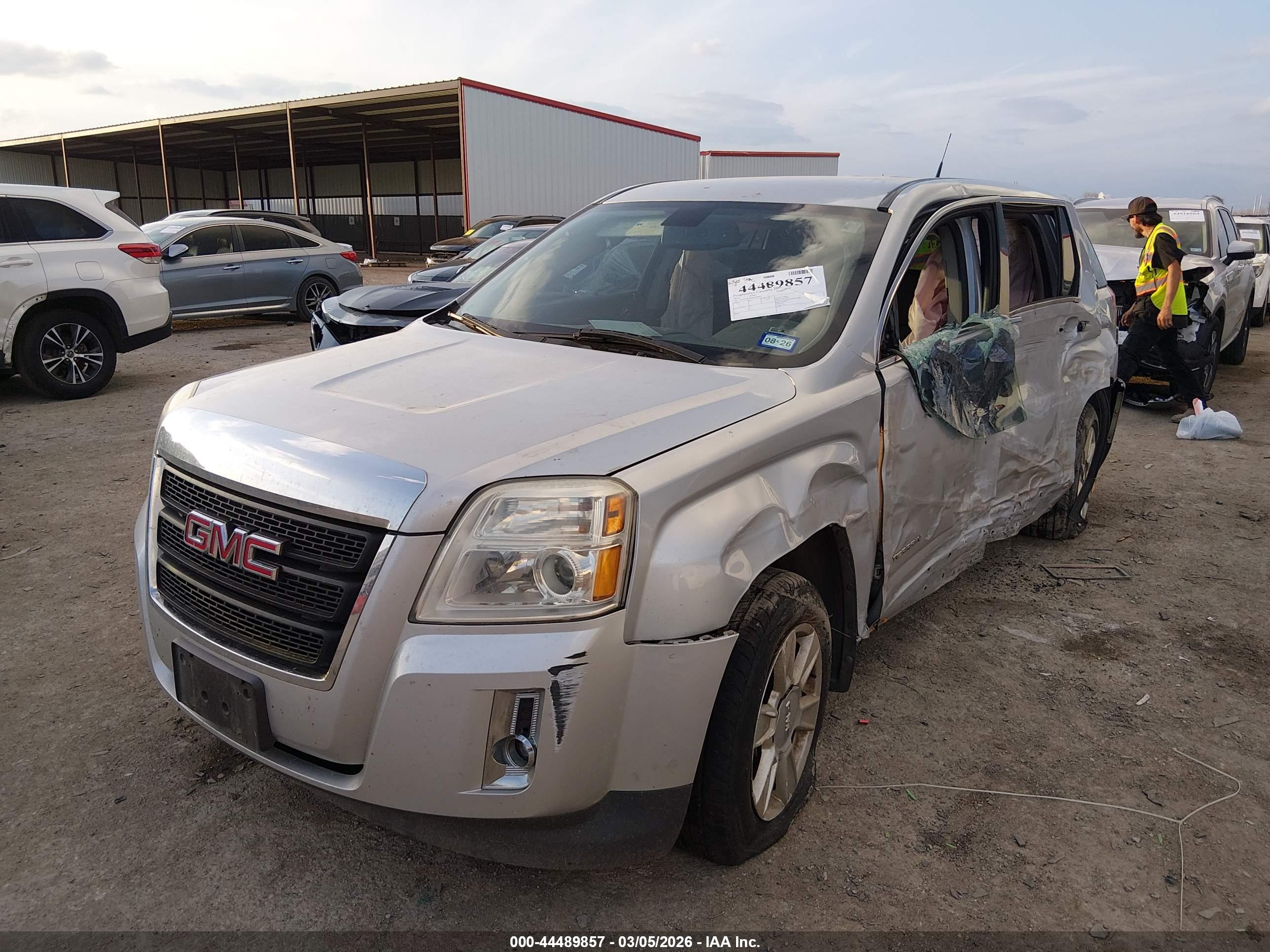 GMC TERRAIN image 2