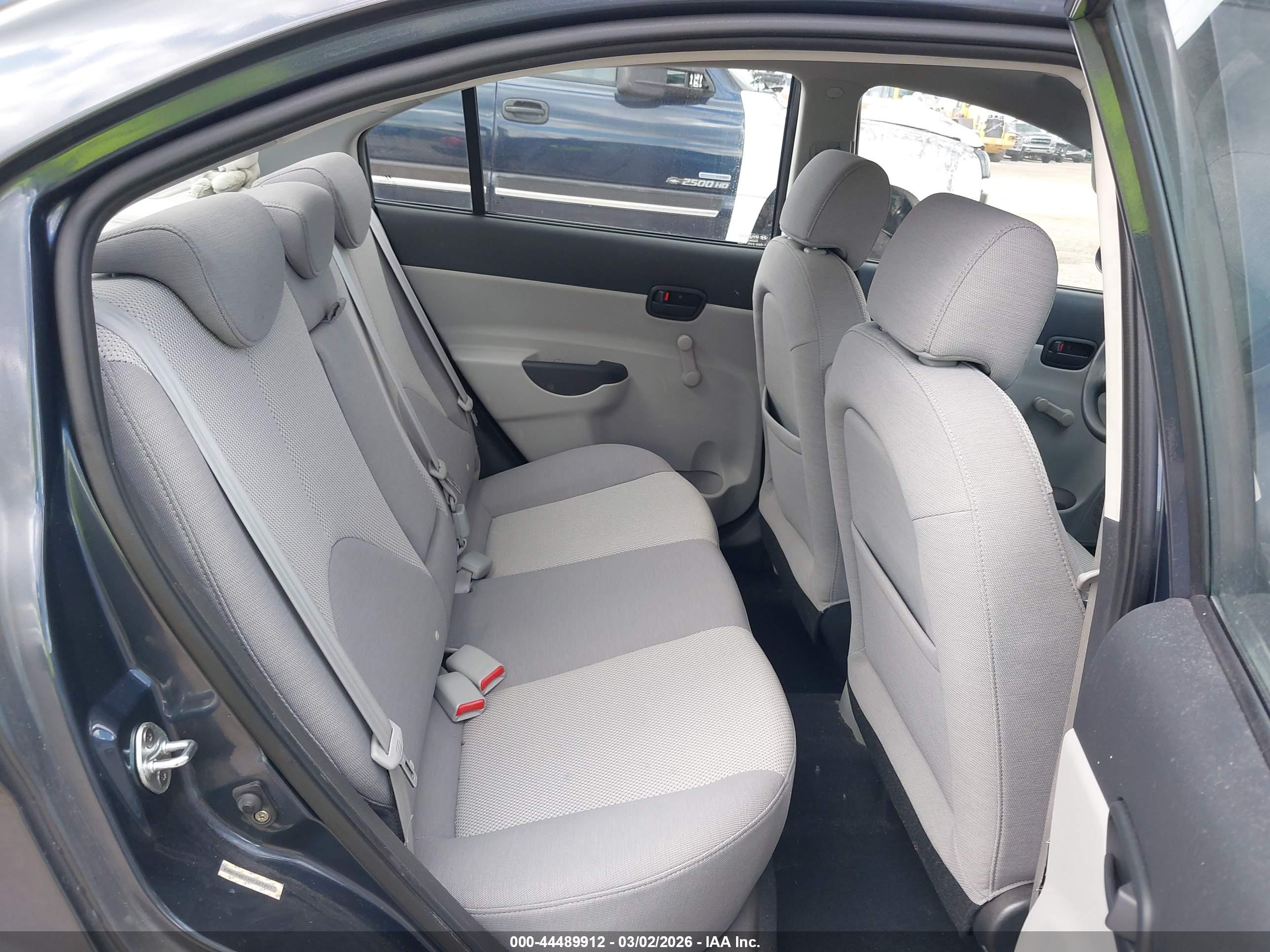 HYUNDAI ACCENT image 8