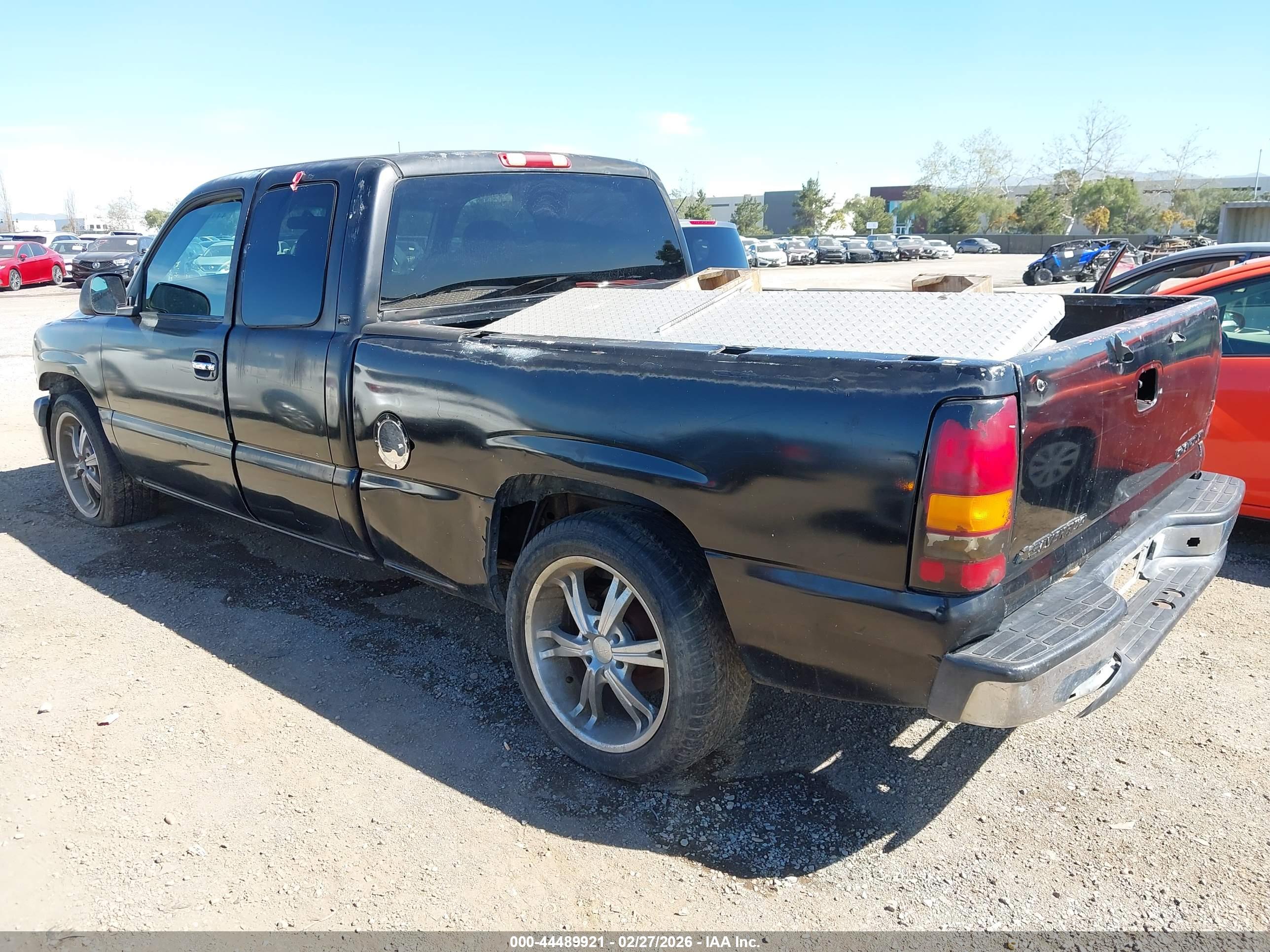 CHEVROLET SILVERADO image 3