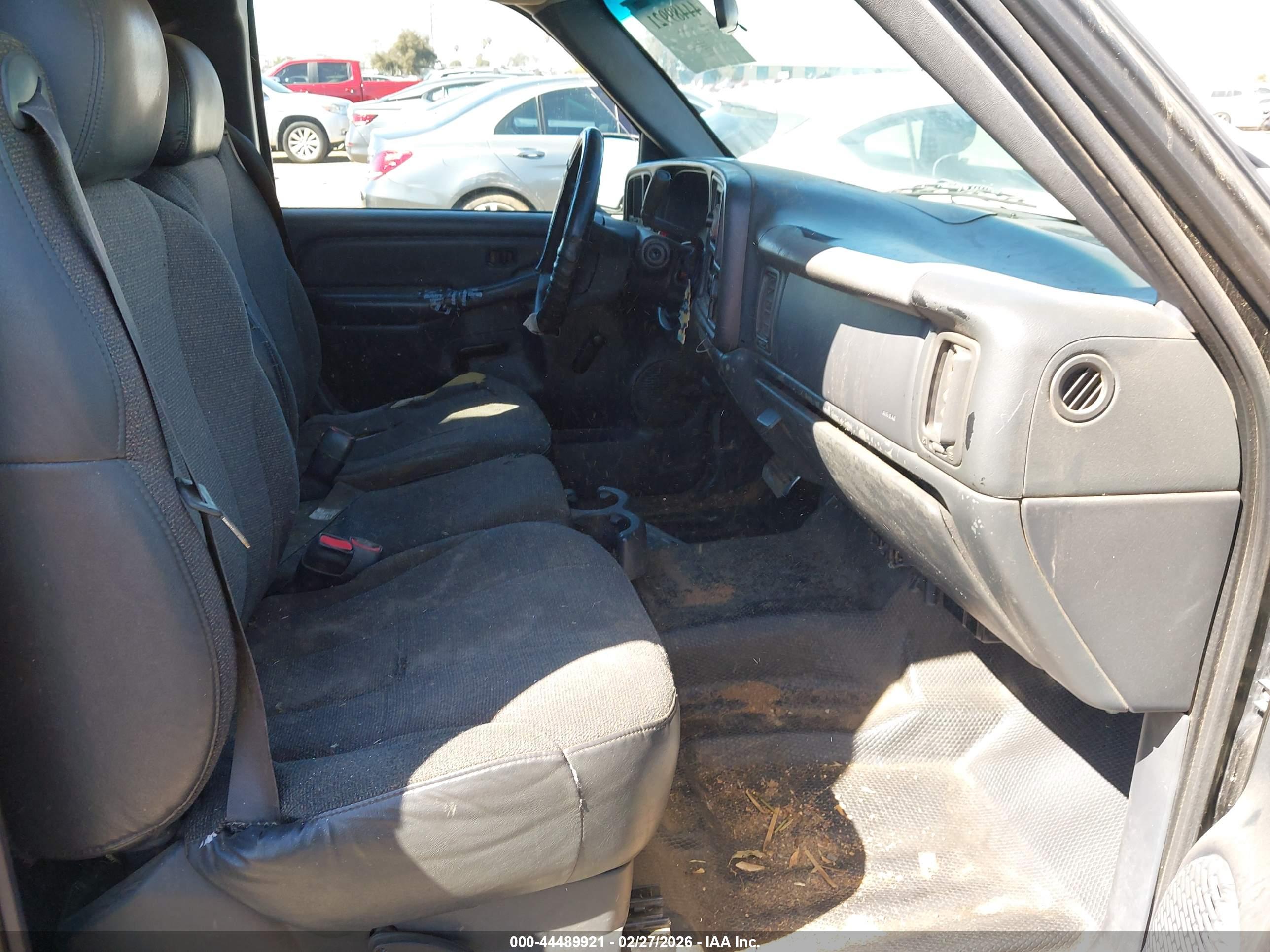 CHEVROLET SILVERADO image 5