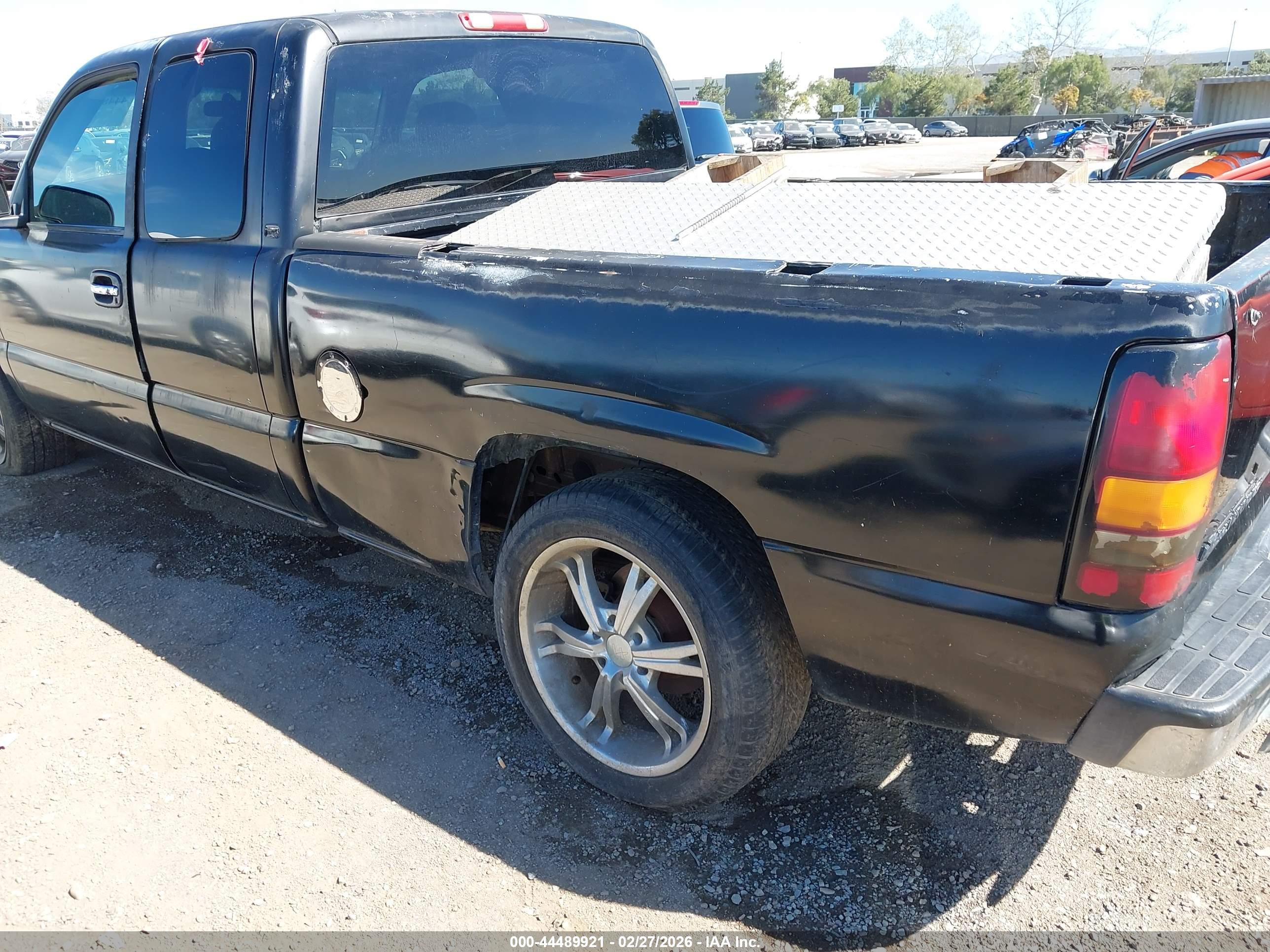 CHEVROLET SILVERADO image 6