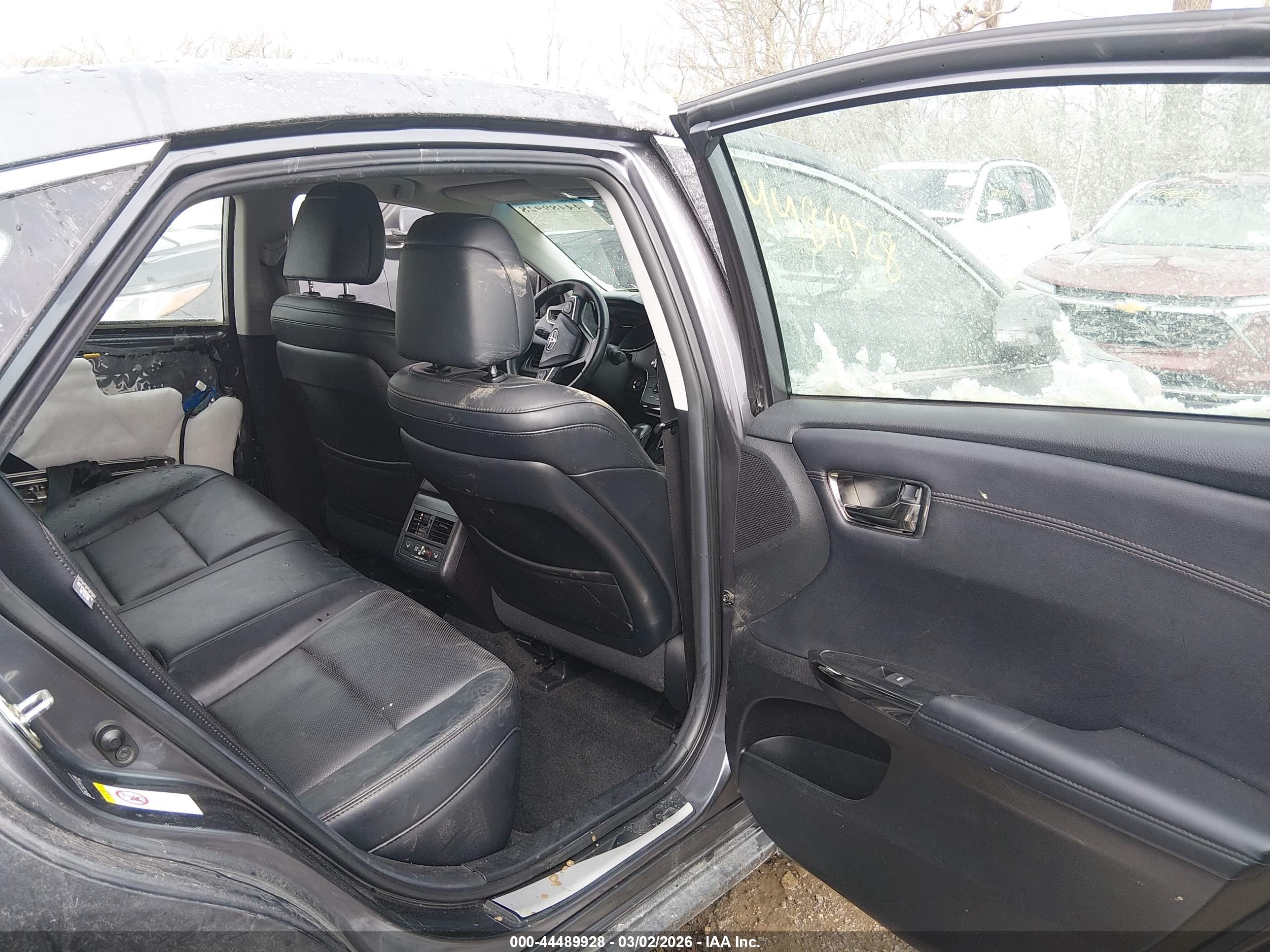 TOYOTA AVALON image 8