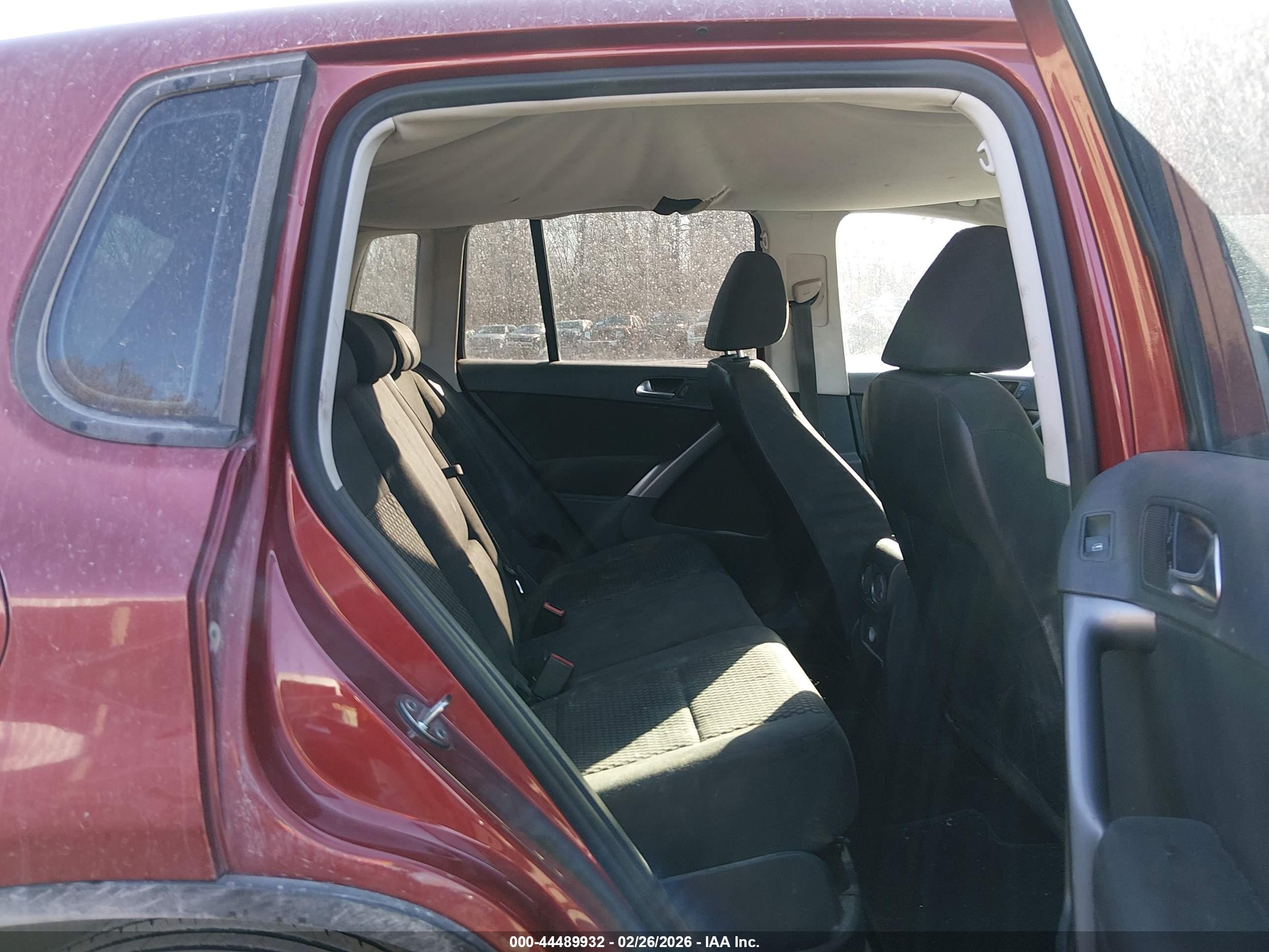 VOLKSWAGEN TIGUAN image 8