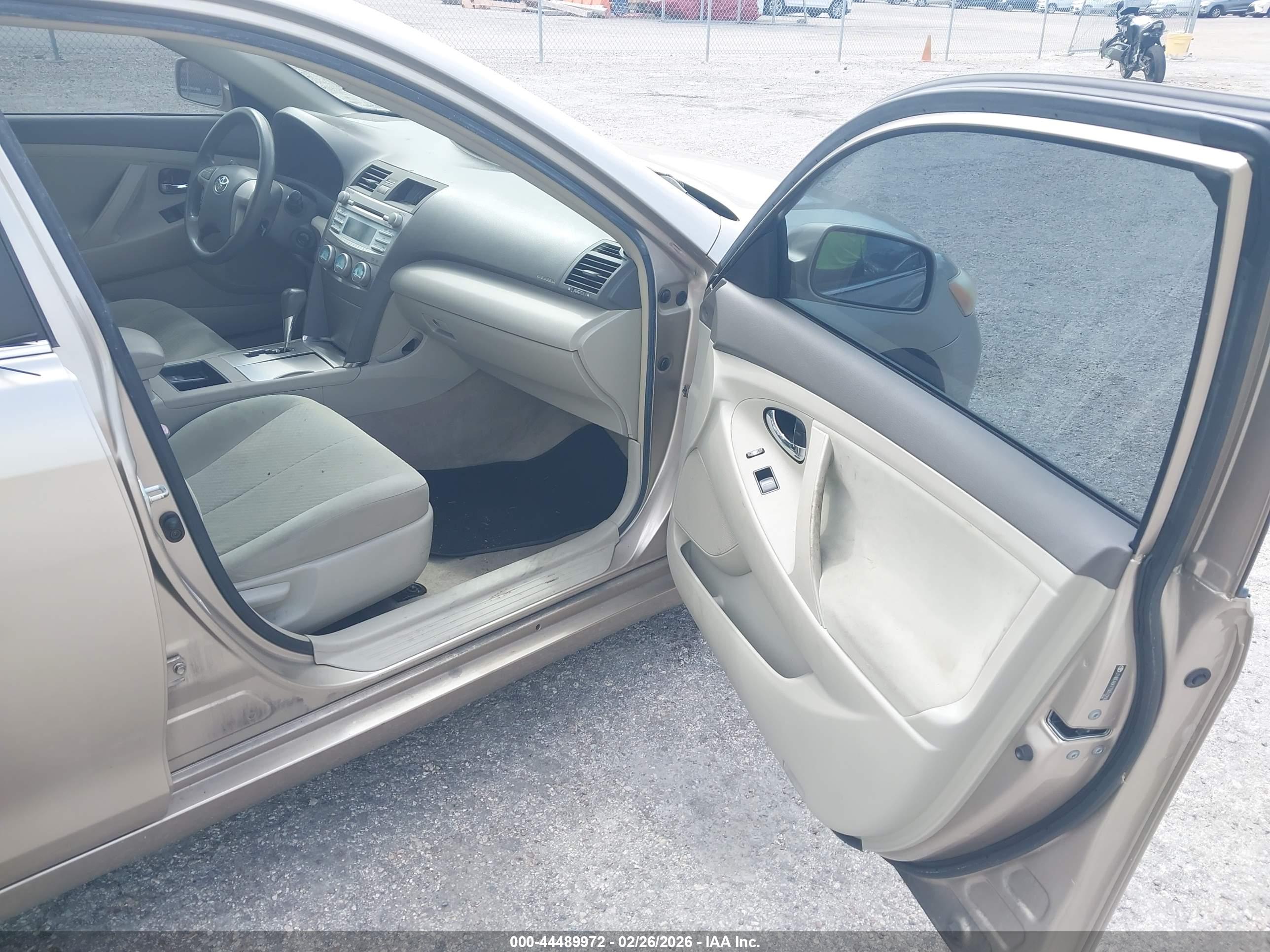 TOYOTA CAMRY image 5