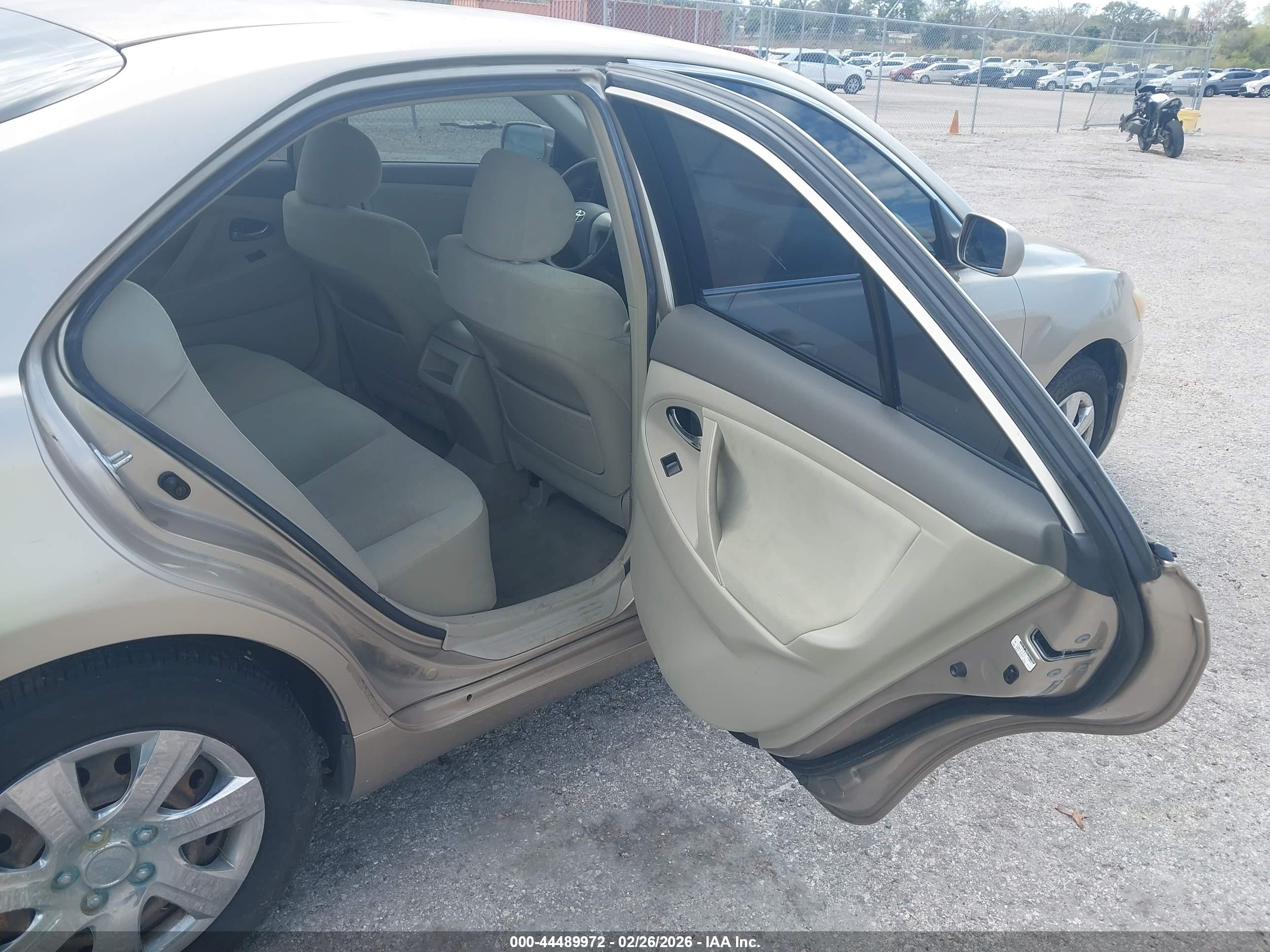 TOYOTA CAMRY image 8