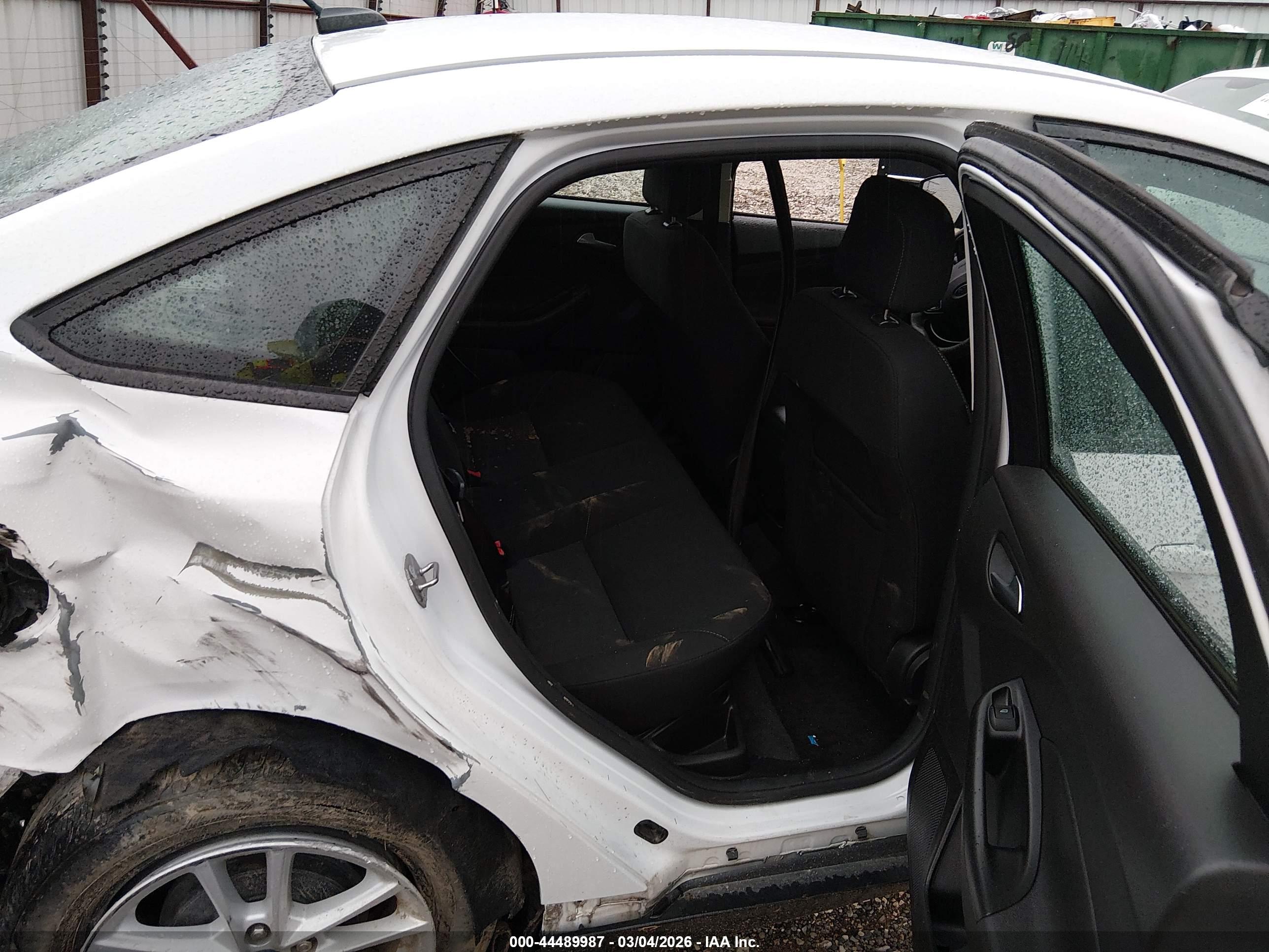 FORD FOCUS image 8