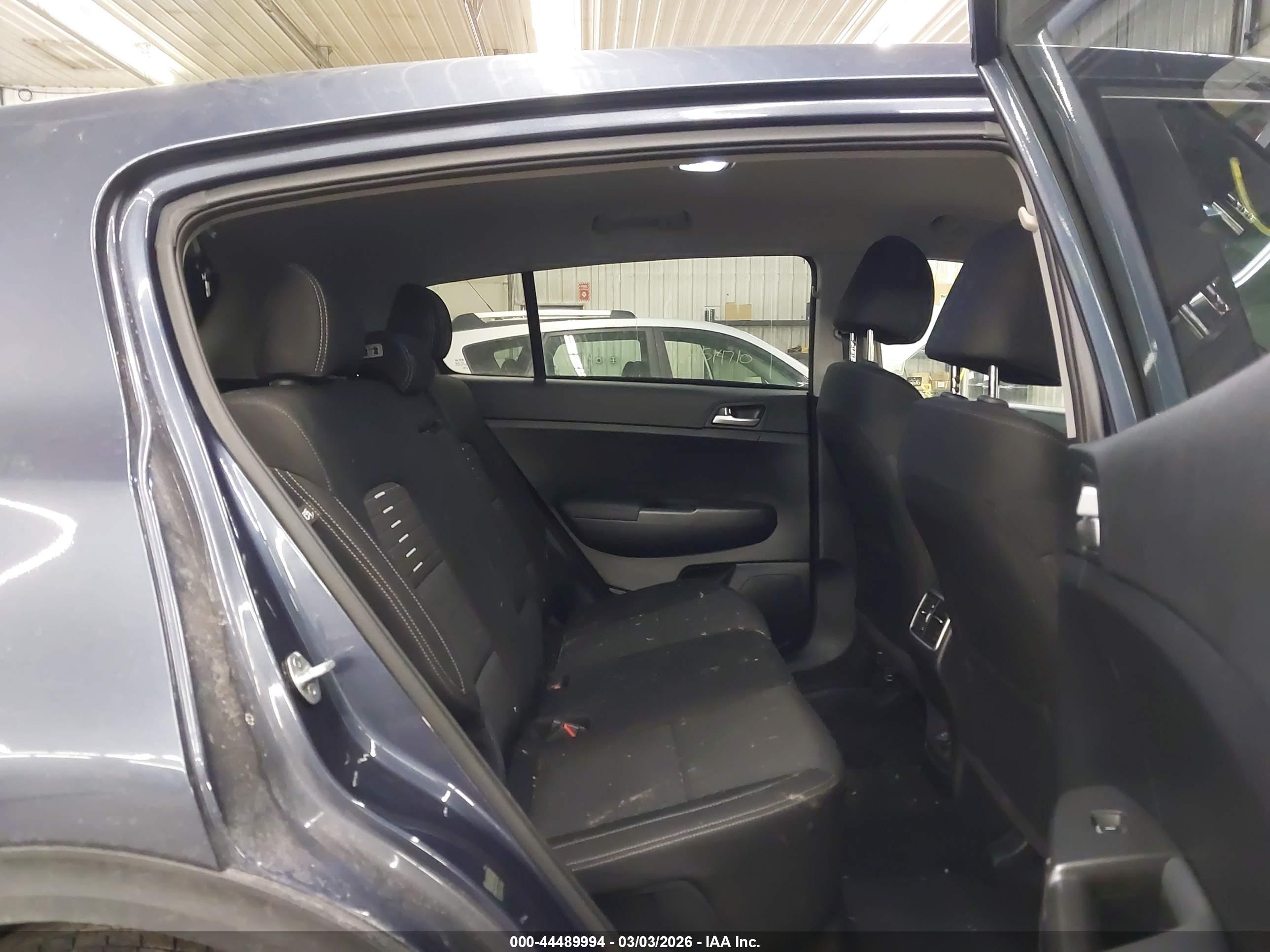 KIA SPORTAGE image 8