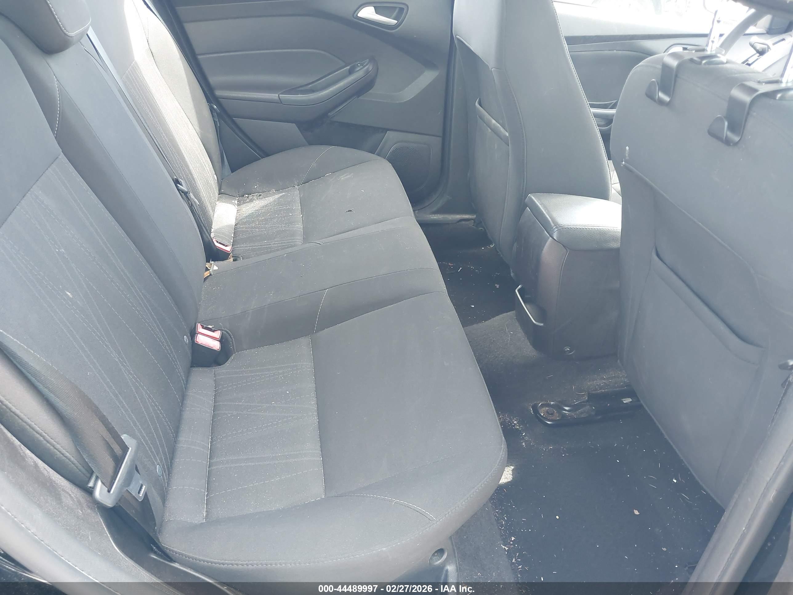 FORD FOCUS image 8
