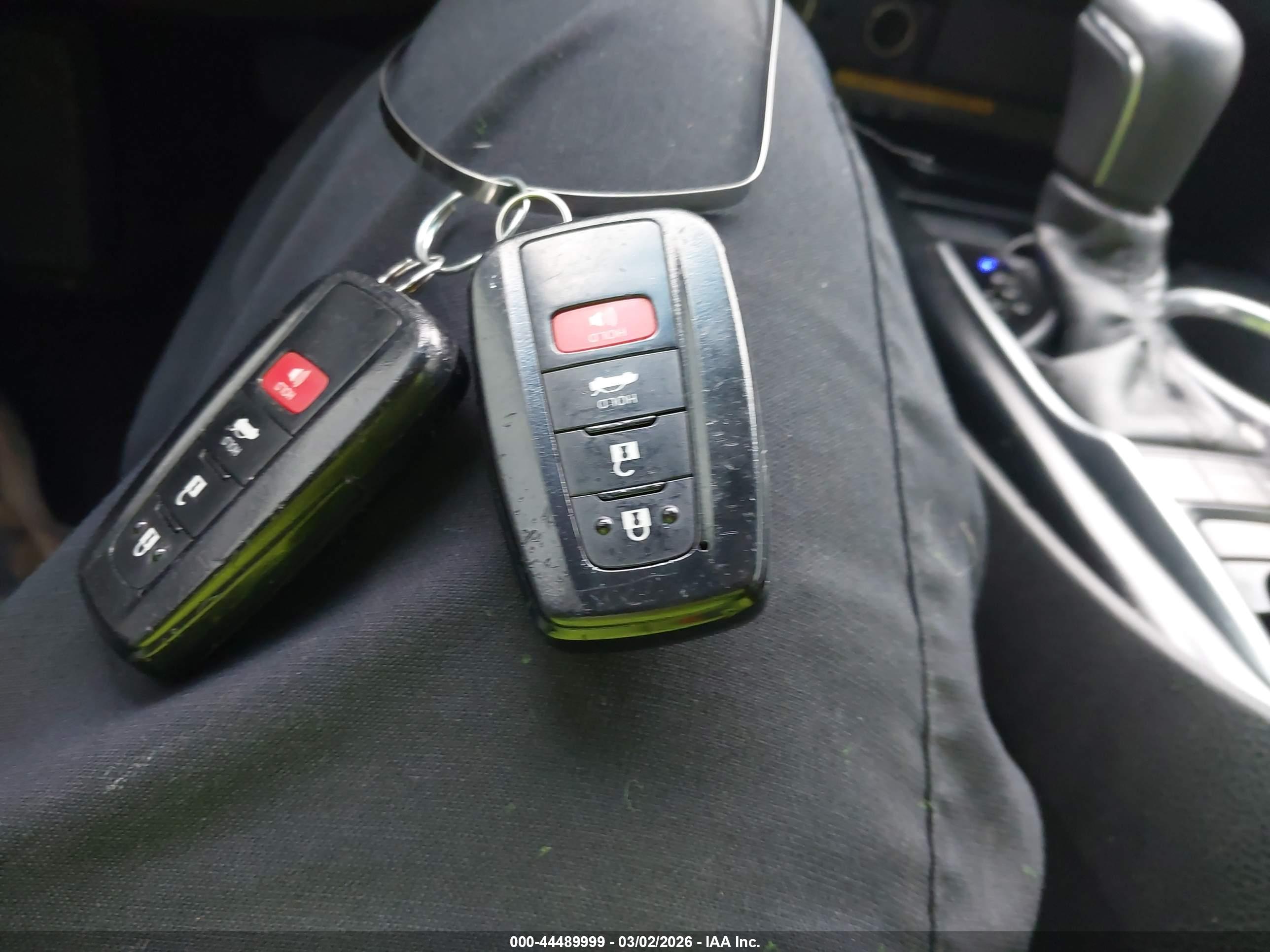TOYOTA CAMRY image 11
