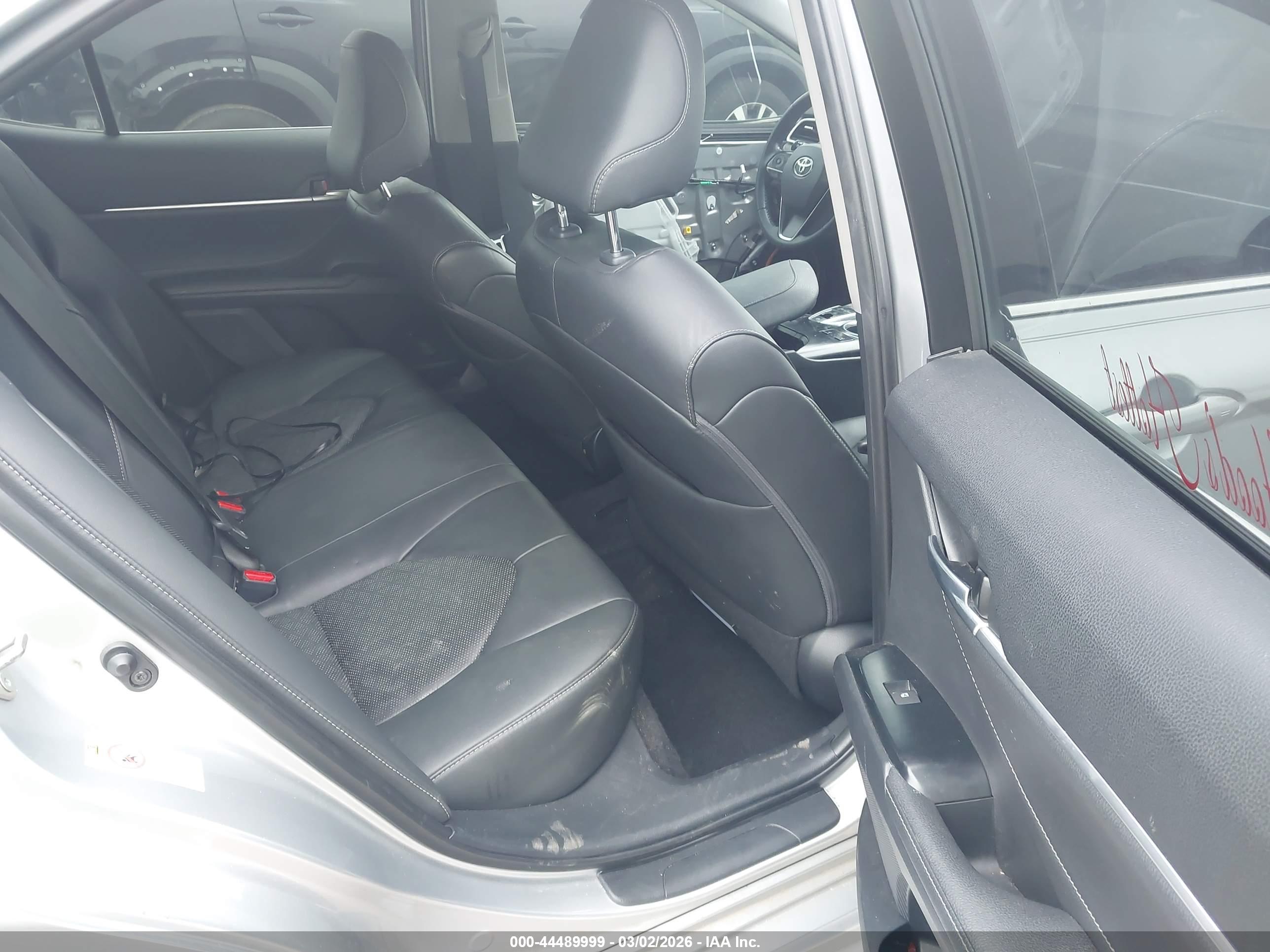 TOYOTA CAMRY image 8