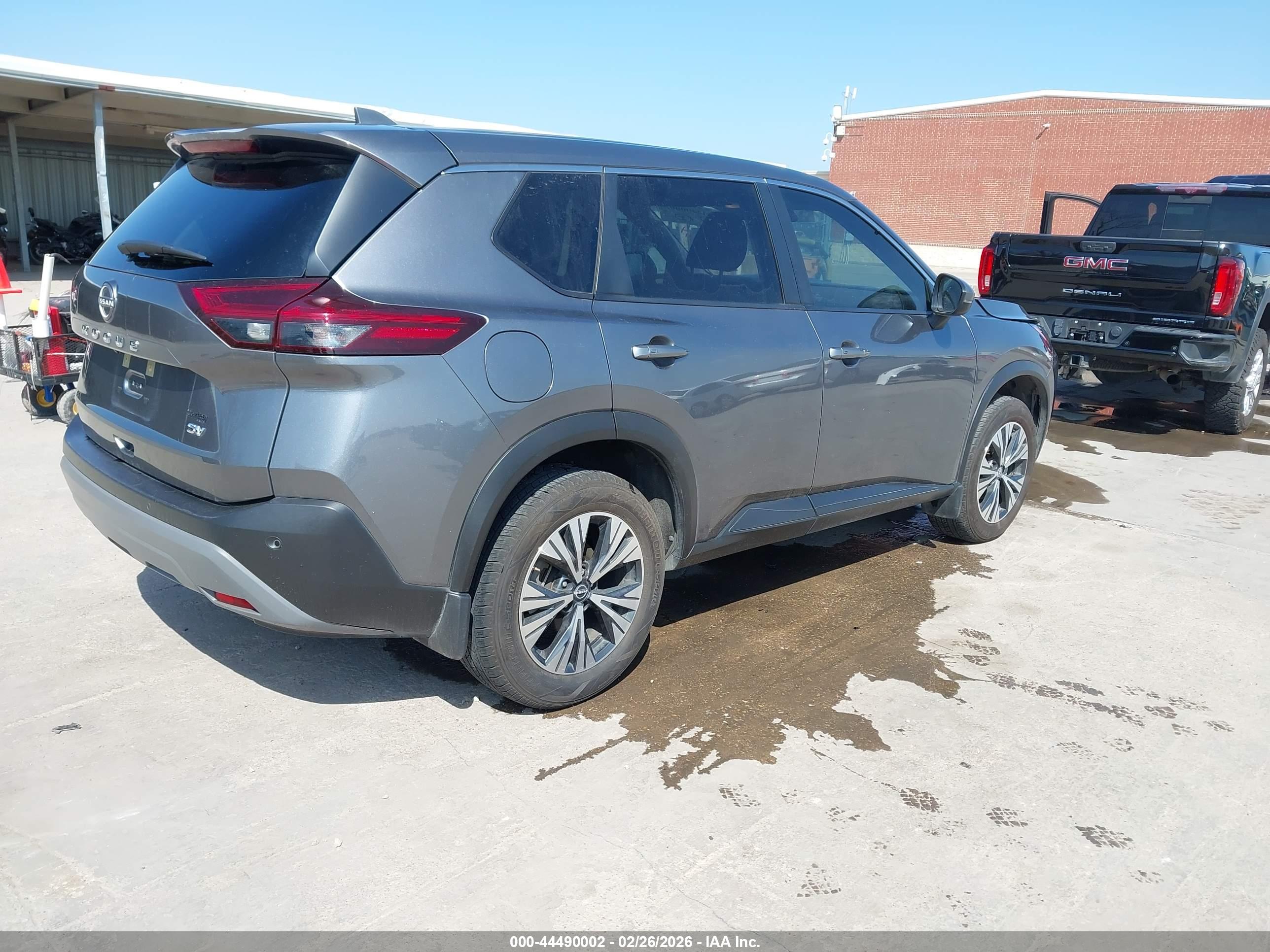 NISSAN ROGUE image 4
