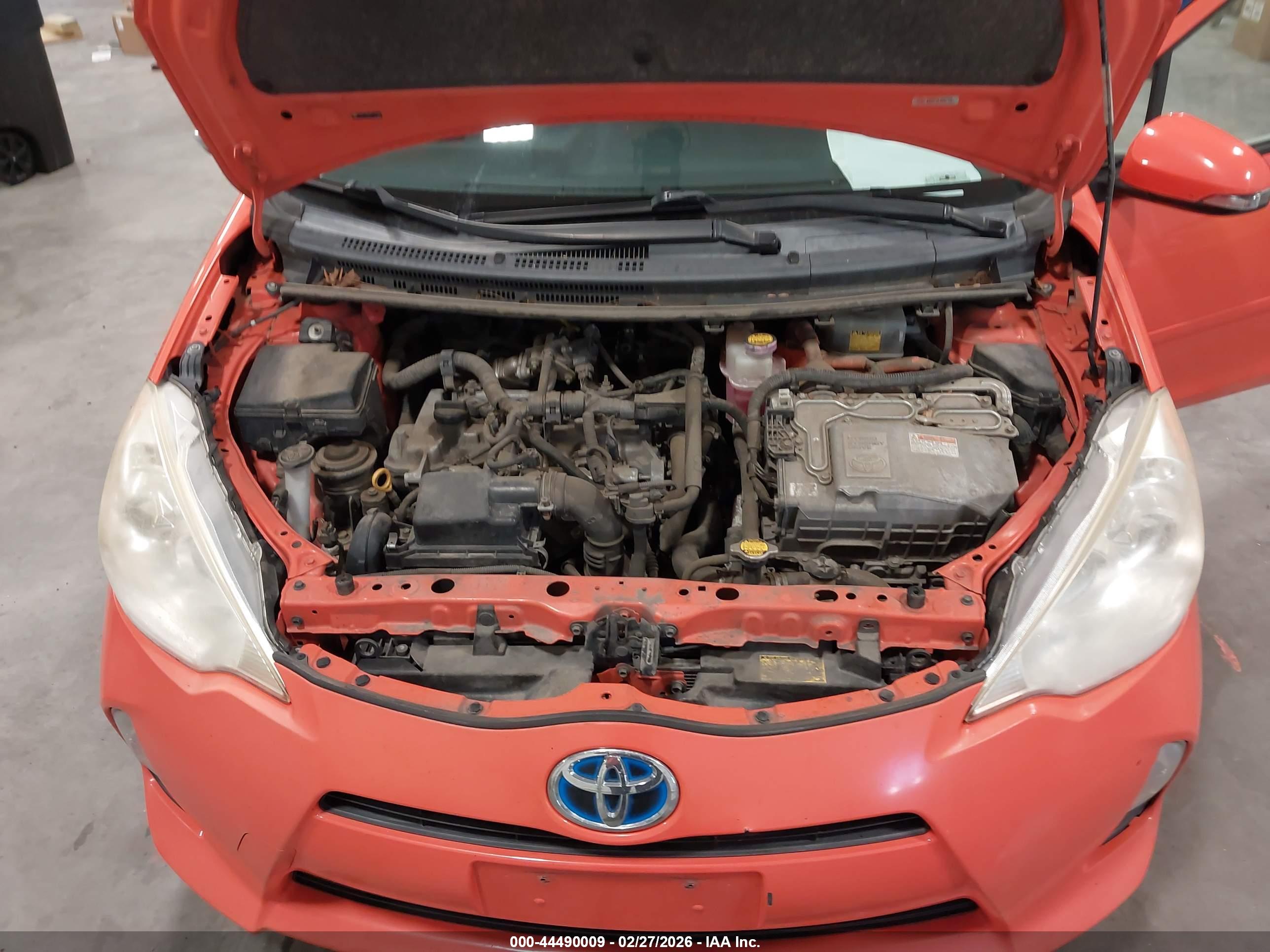 TOYOTA PRIUS image 10