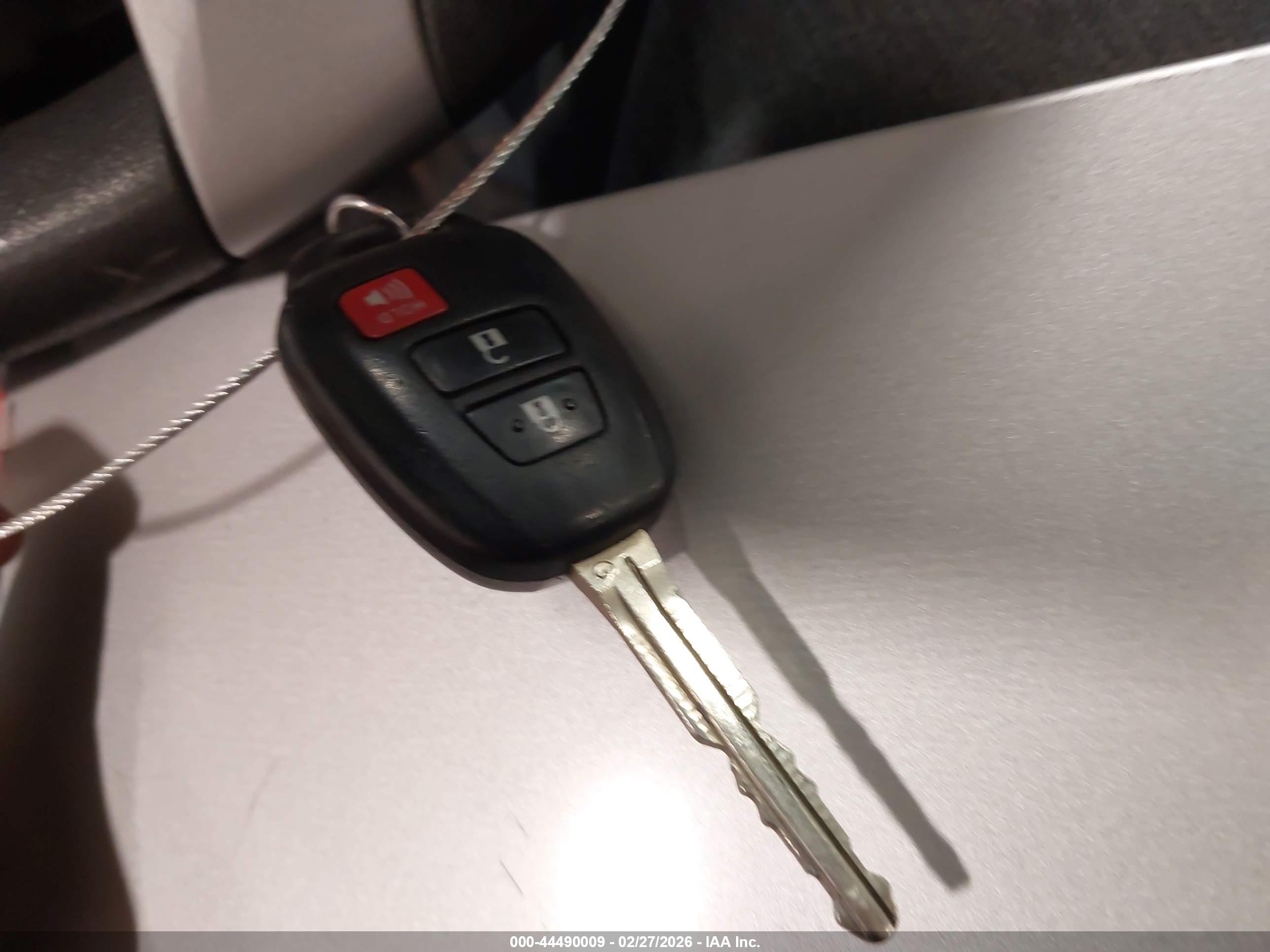 TOYOTA PRIUS image 11