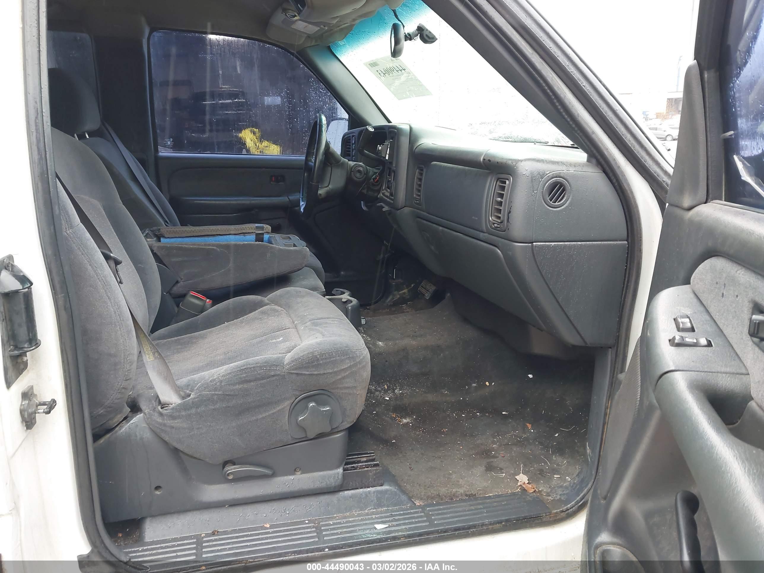 CHEVROLET SILVERADO image 5