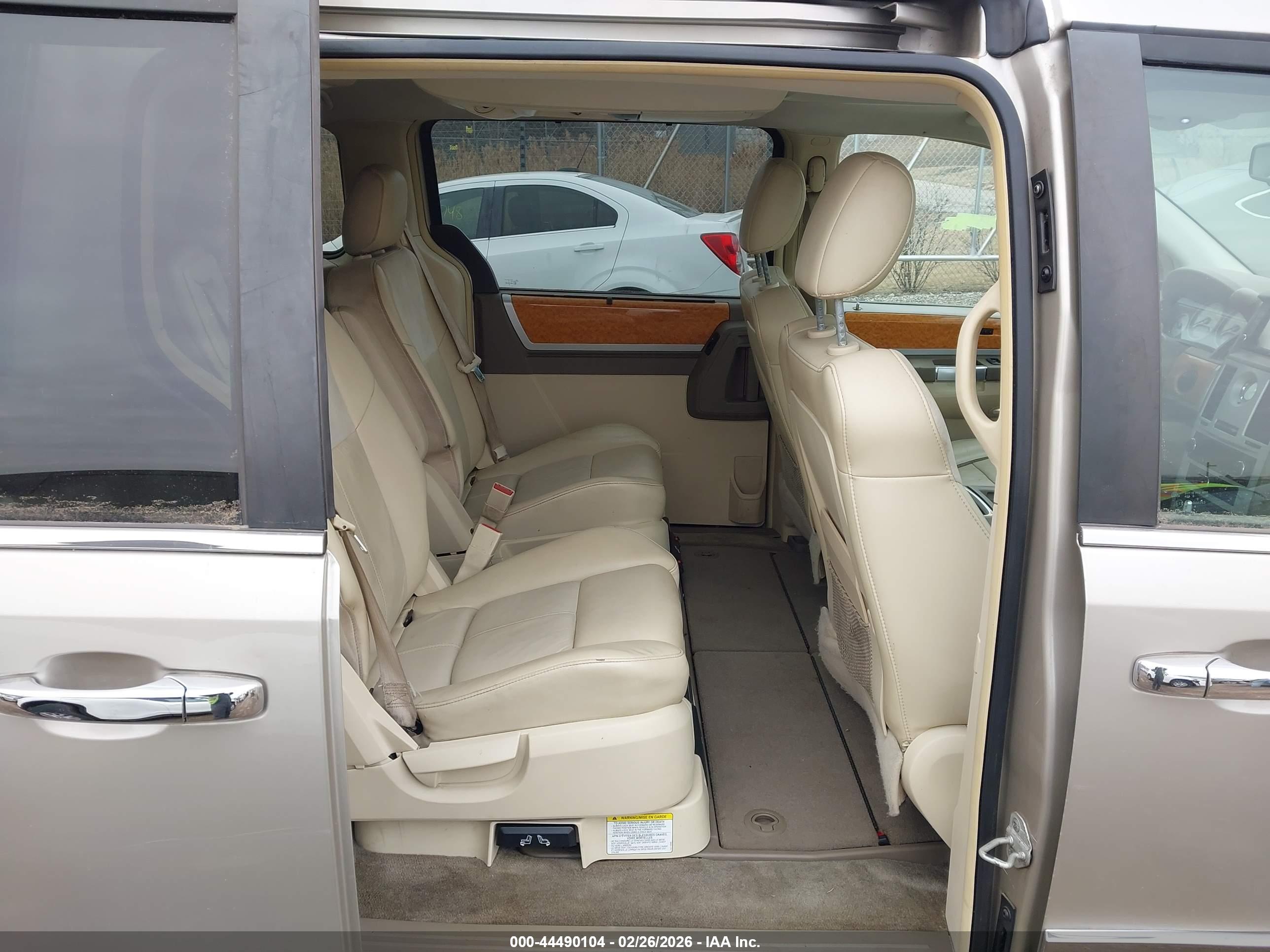 CHRYSLER TOWN image 8