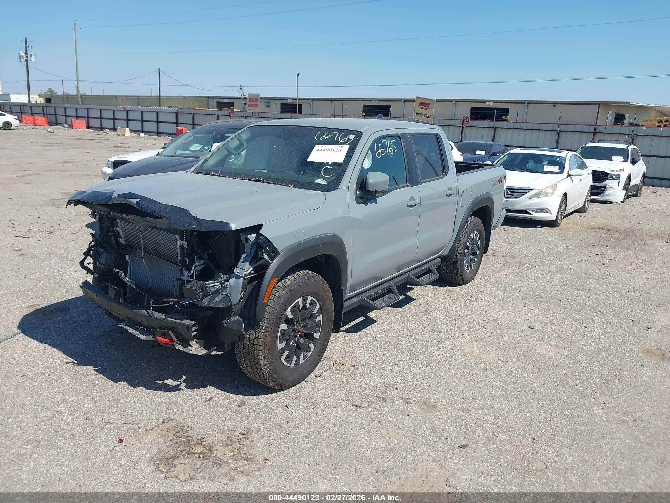 NISSAN FRONTIER image 2