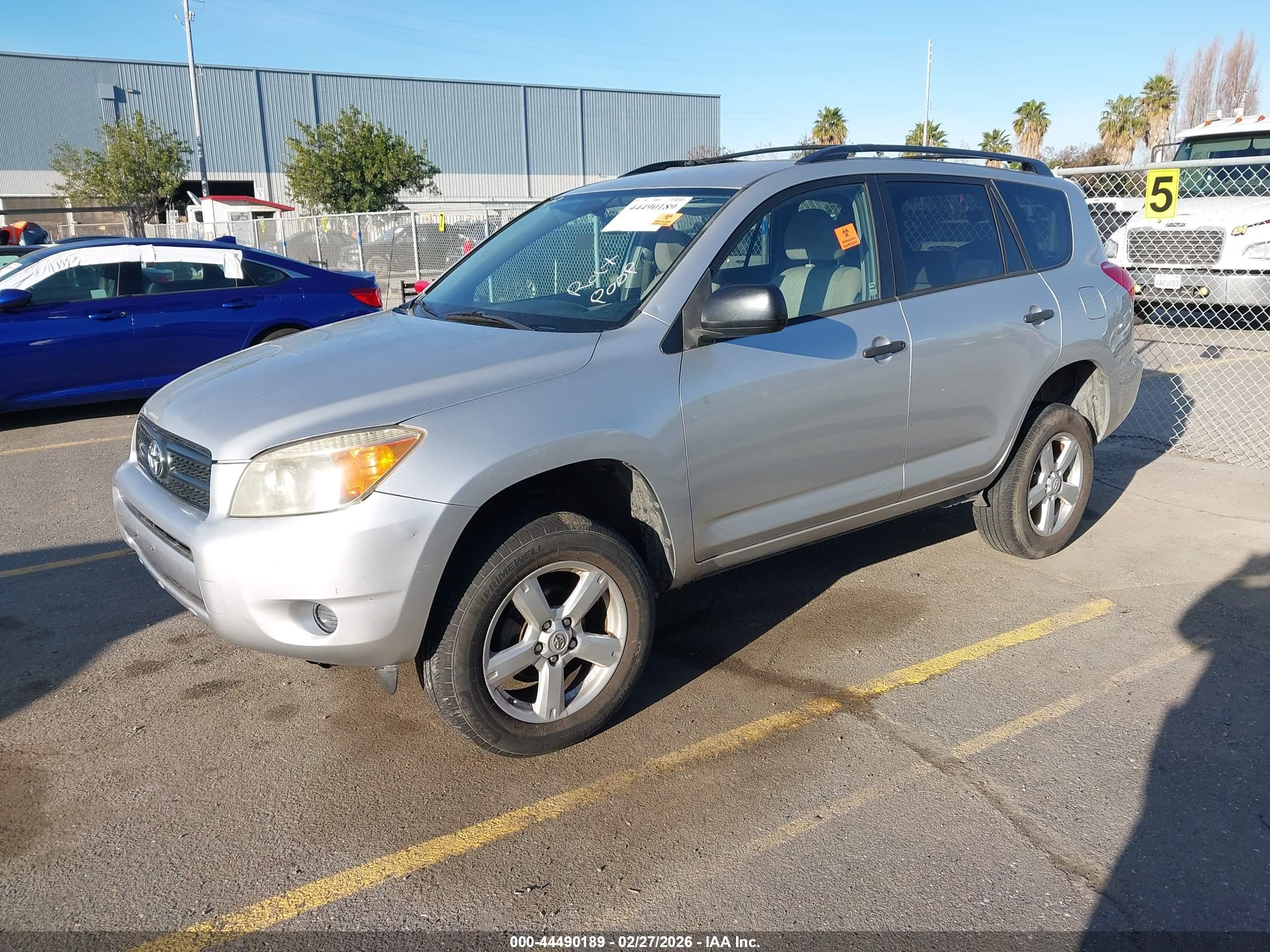 TOYOTA RAV4 image 2