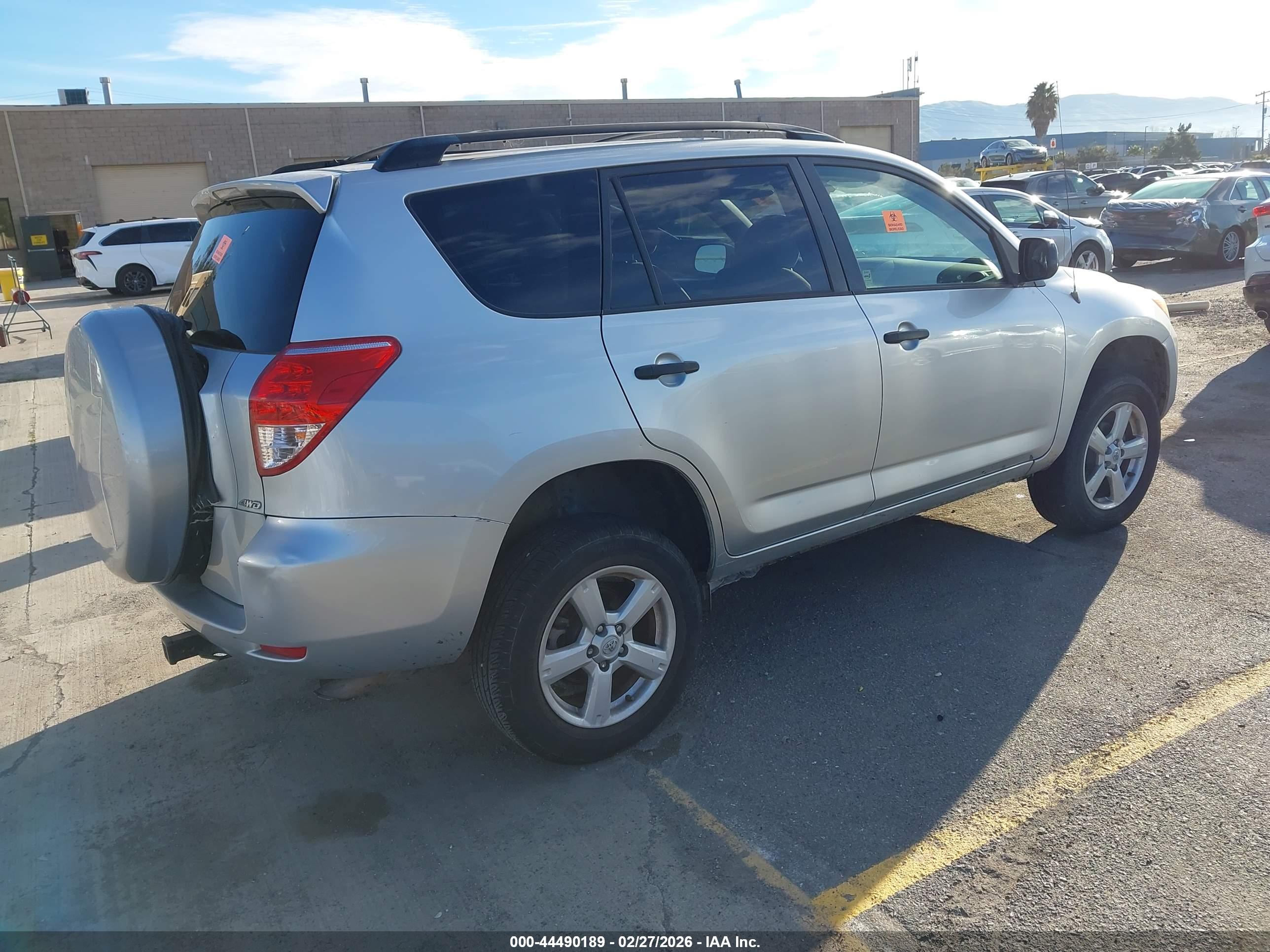 TOYOTA RAV4 image 4