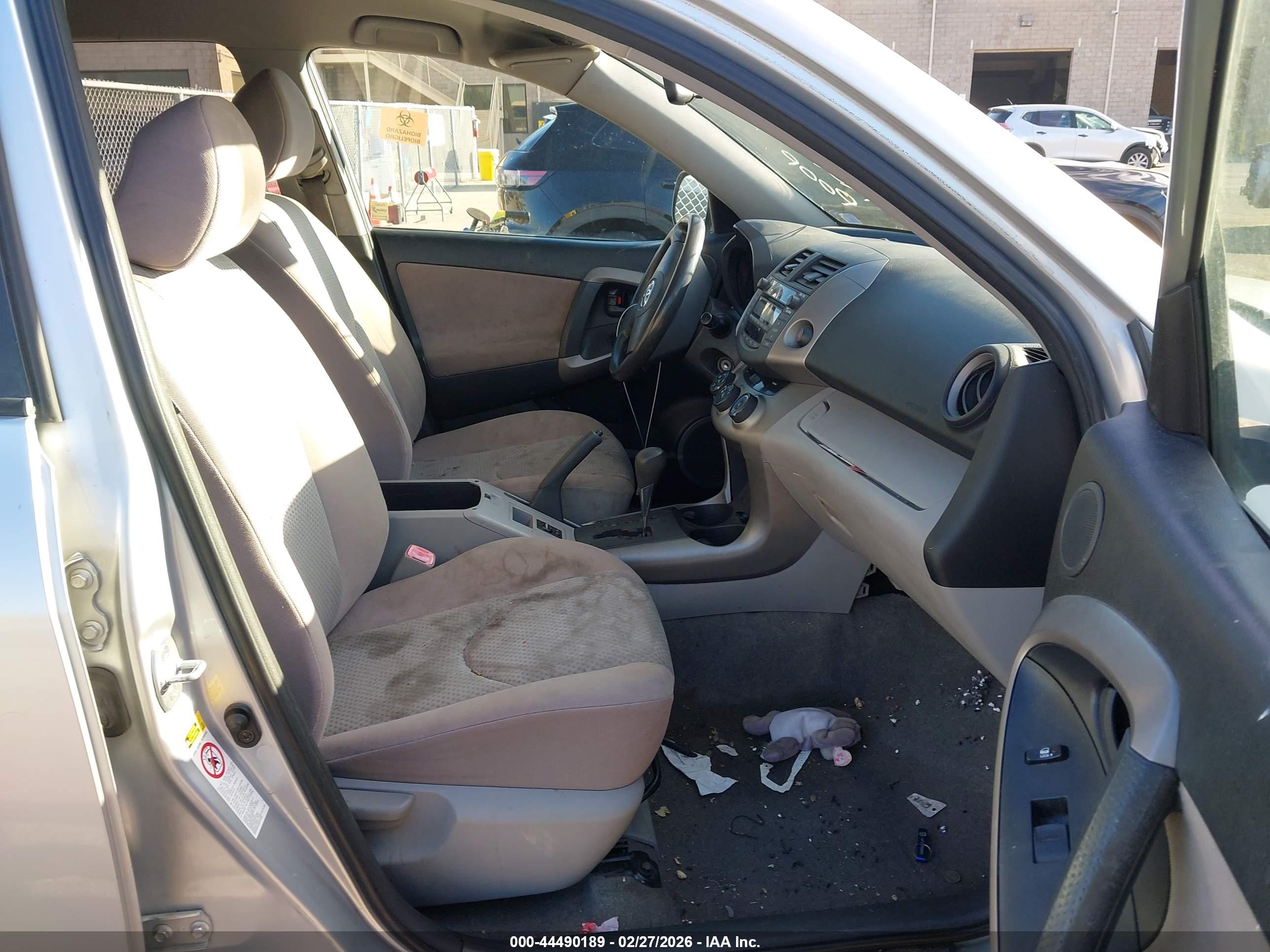 TOYOTA RAV4 image 5
