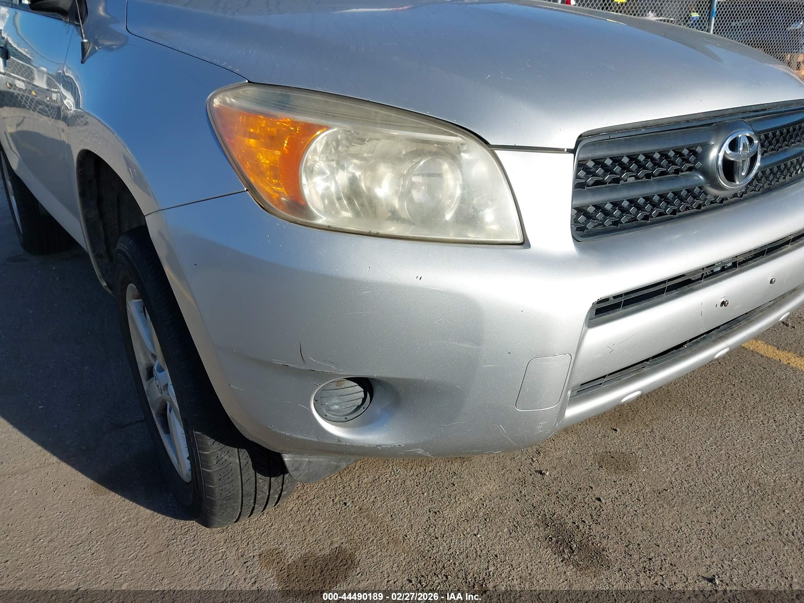 TOYOTA RAV4 image 6