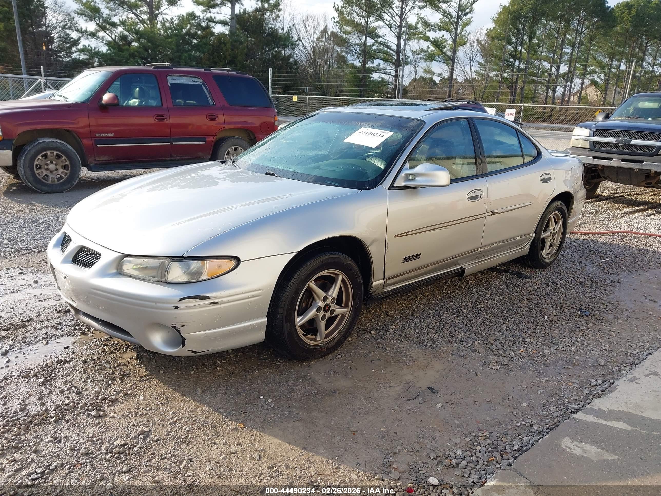 PONTIAC GRAND image 2