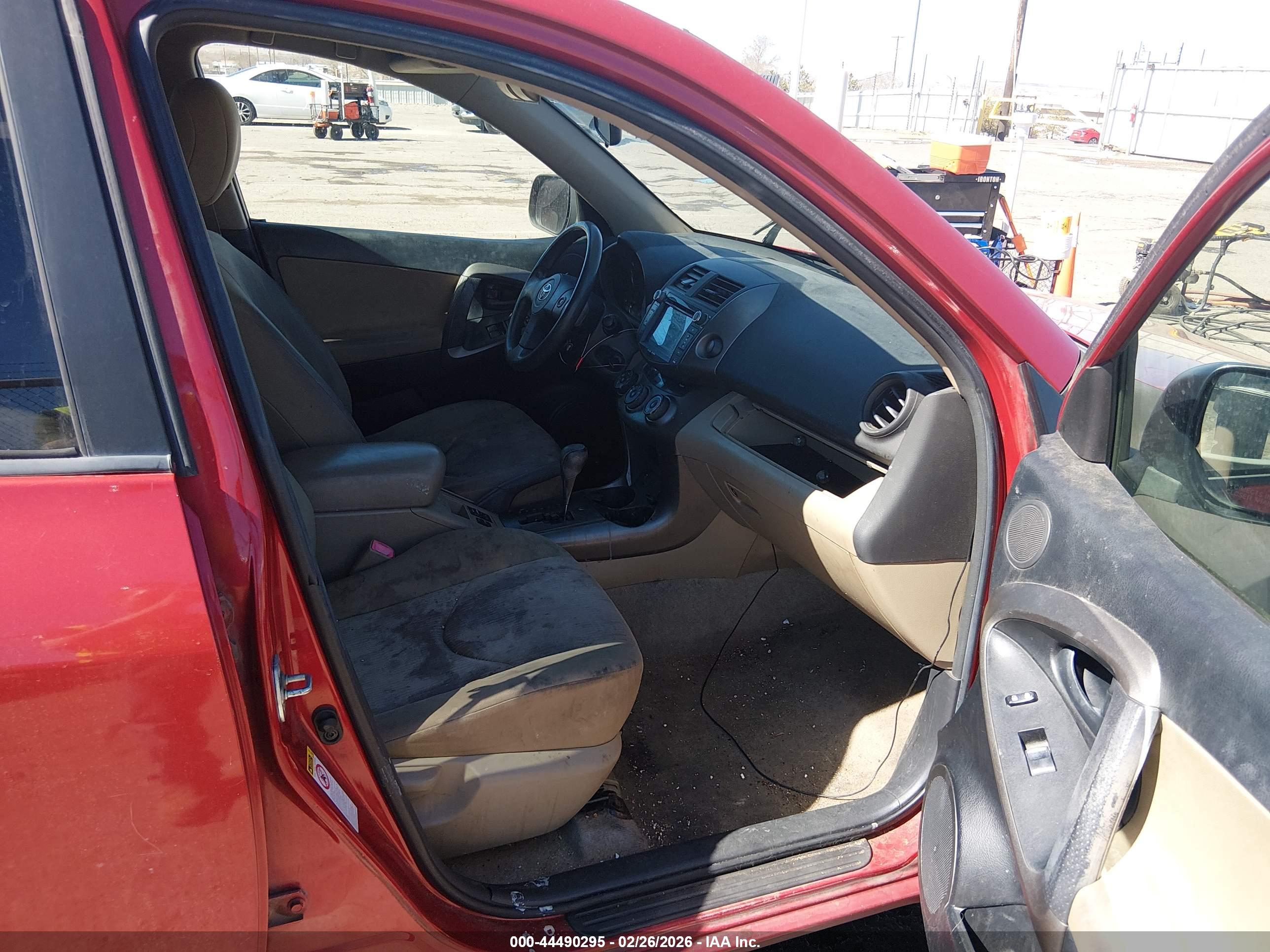 TOYOTA RAV4 image 5