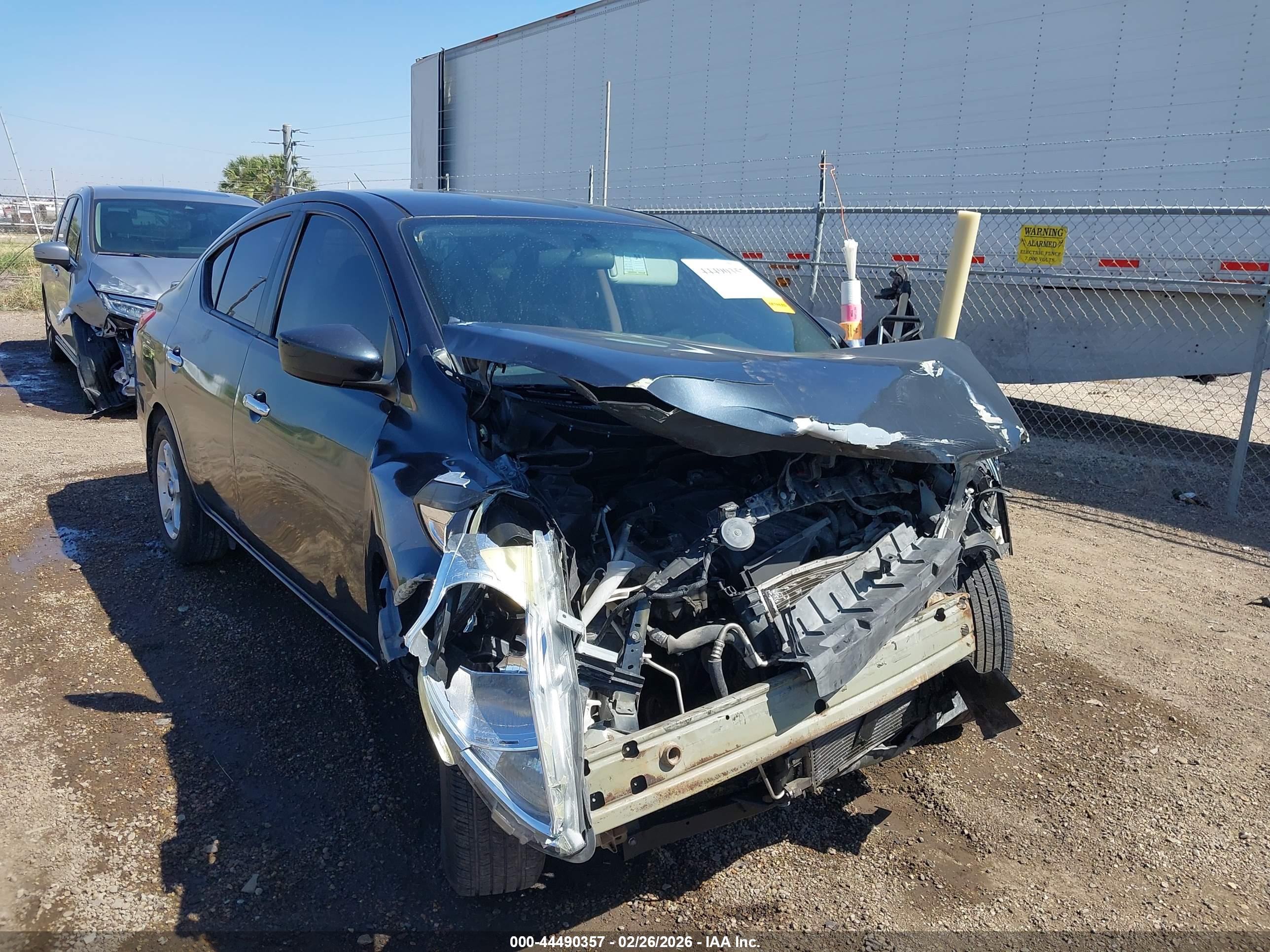 NISSAN VERSA image 6