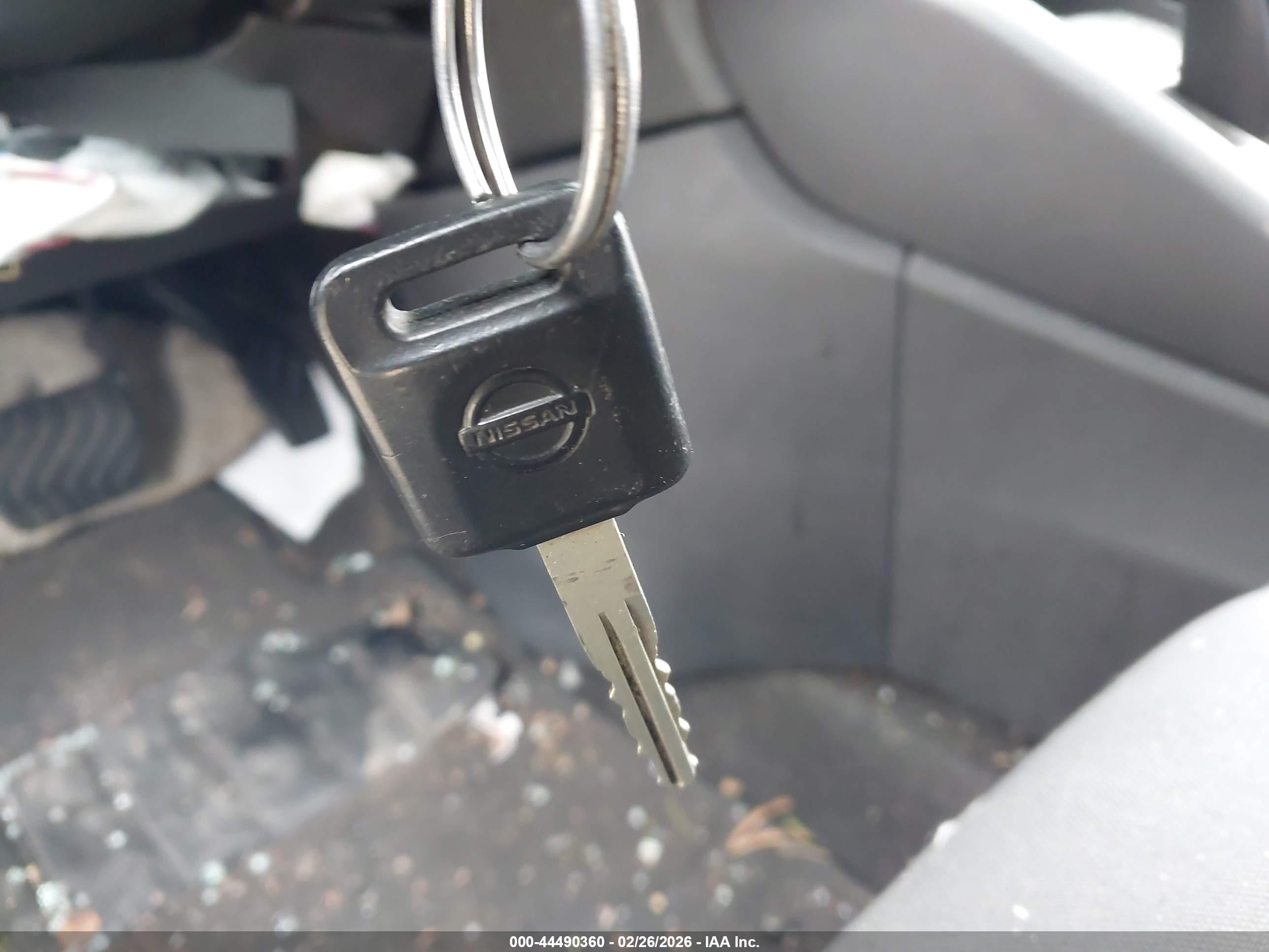 NISSAN VERSA image 11