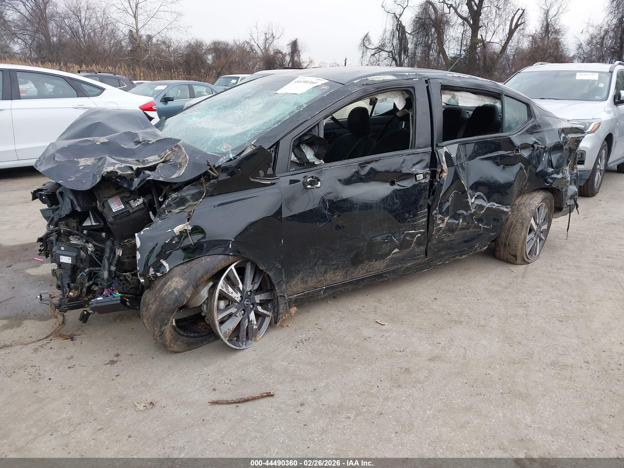 NISSAN VERSA image 2